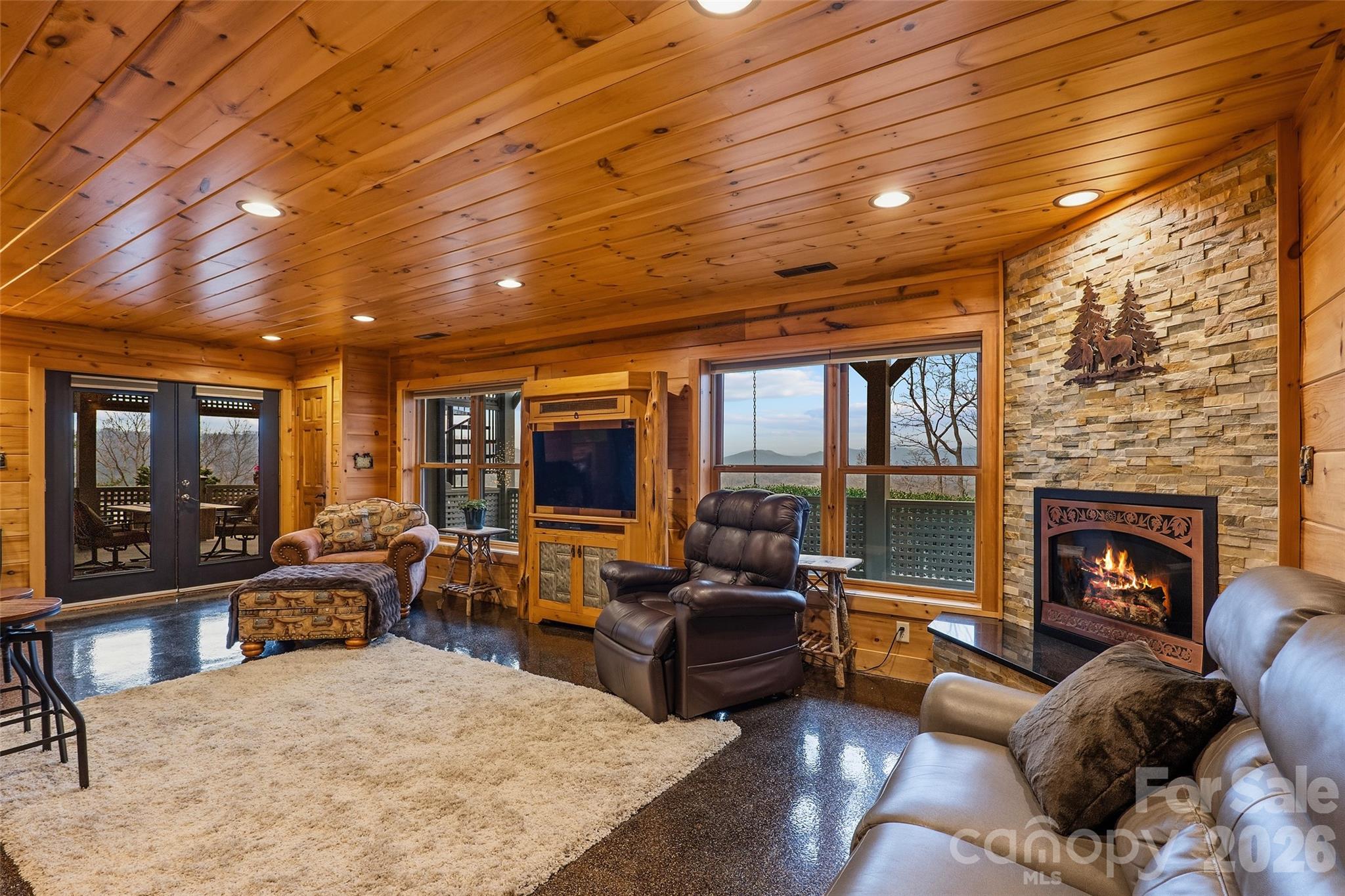 112 Hamburg Mountain Road — Weaverville