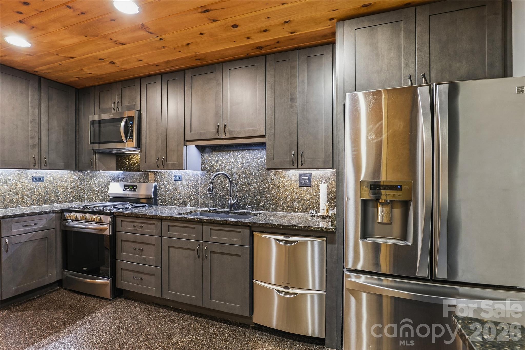 112 Hamburg Mountain Road — Weaverville