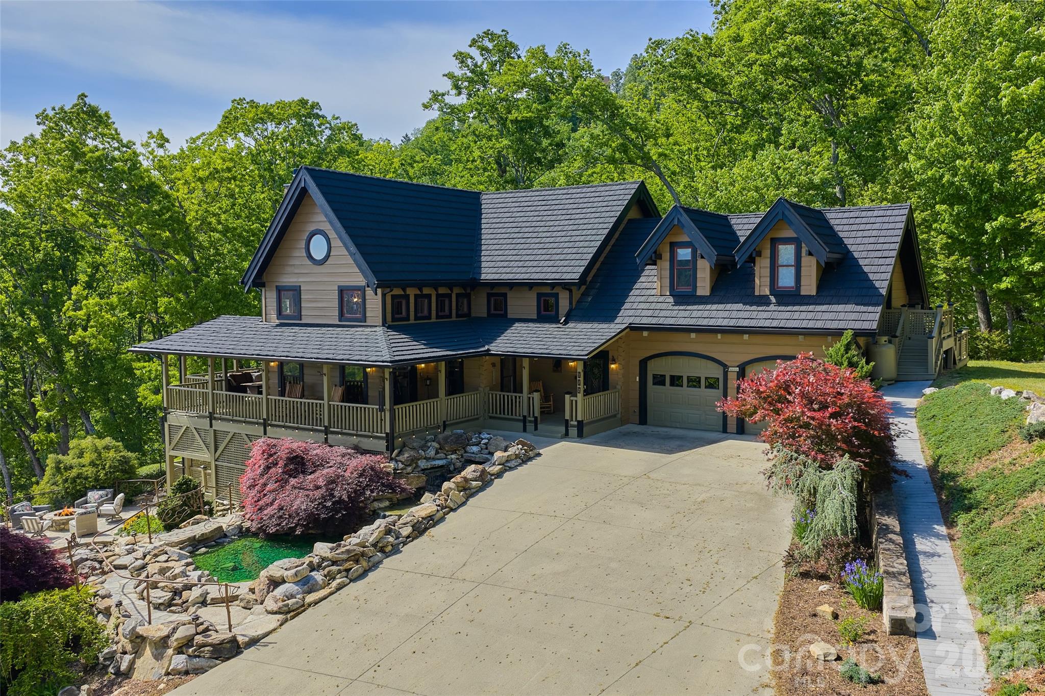112 Hamburg Mountain Road — Weaverville