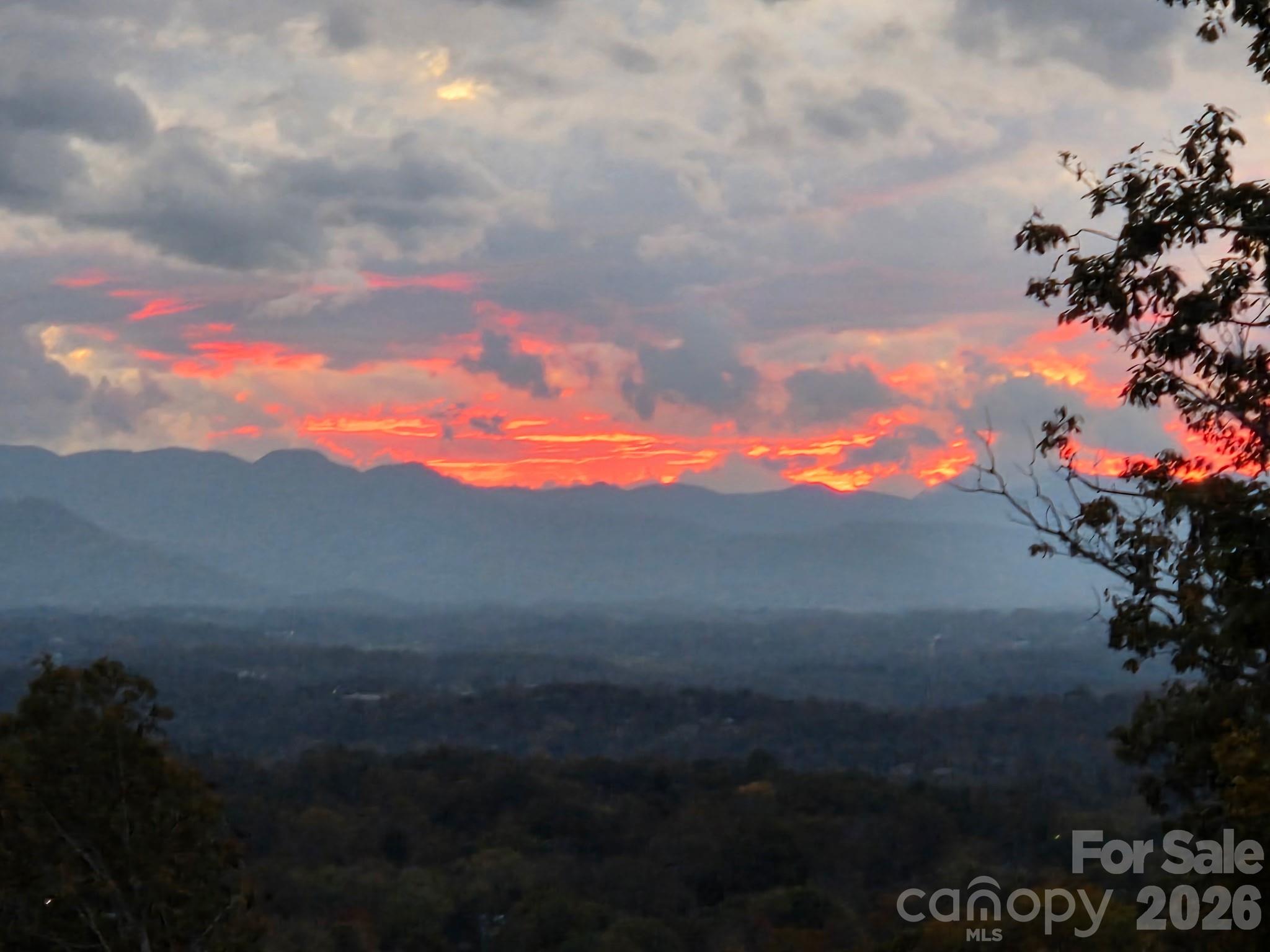 112 Hamburg Mountain Road — Weaverville