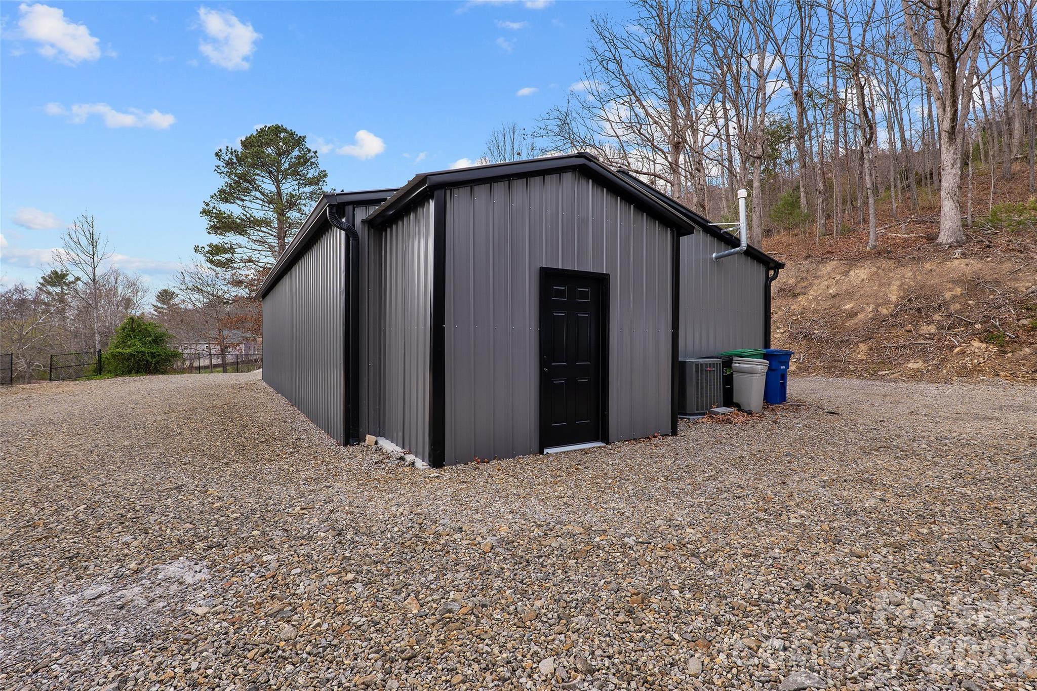 112 Hamburg Mountain Road — Weaverville