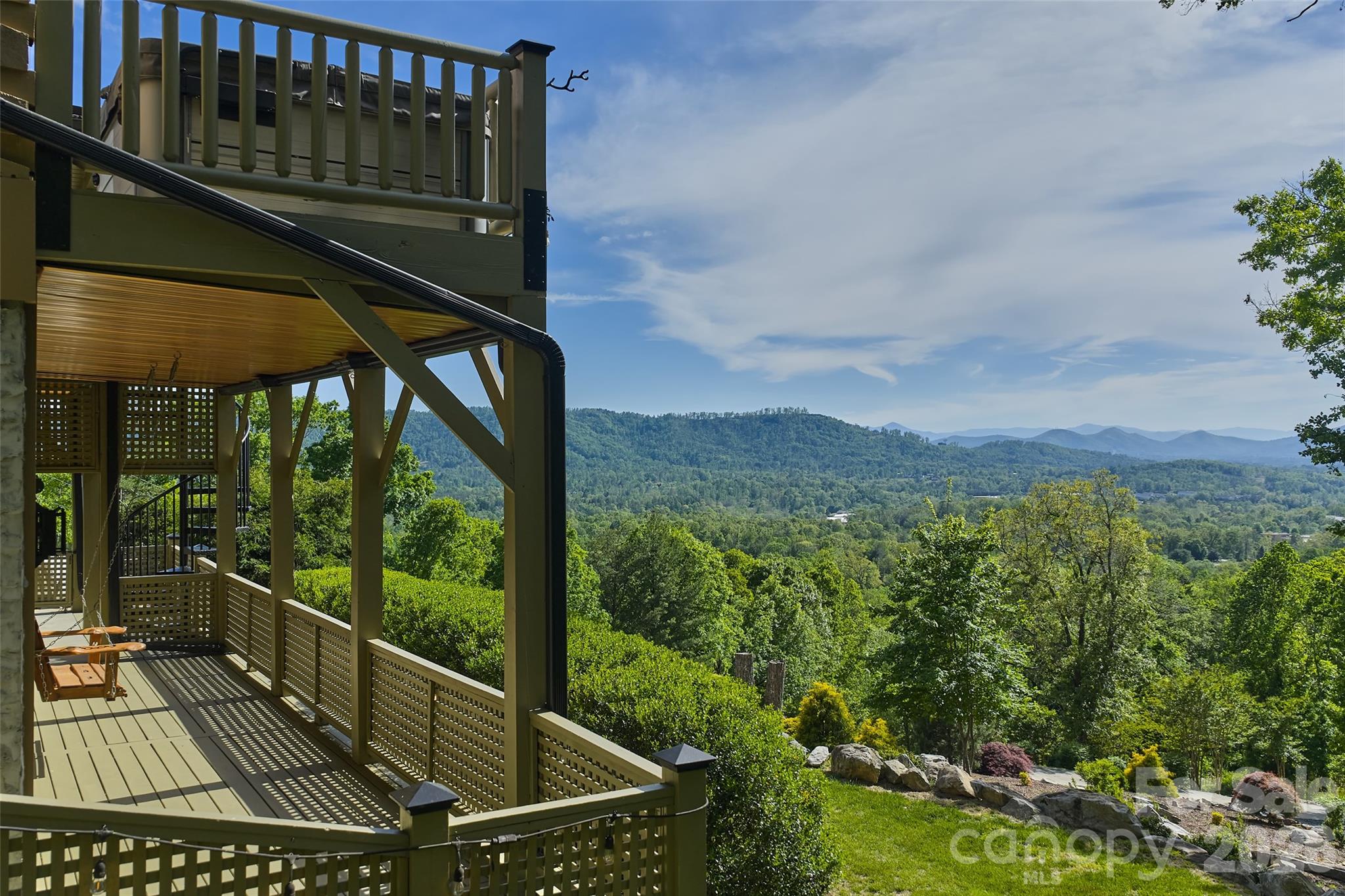 112 Hamburg Mountain Road — Weaverville