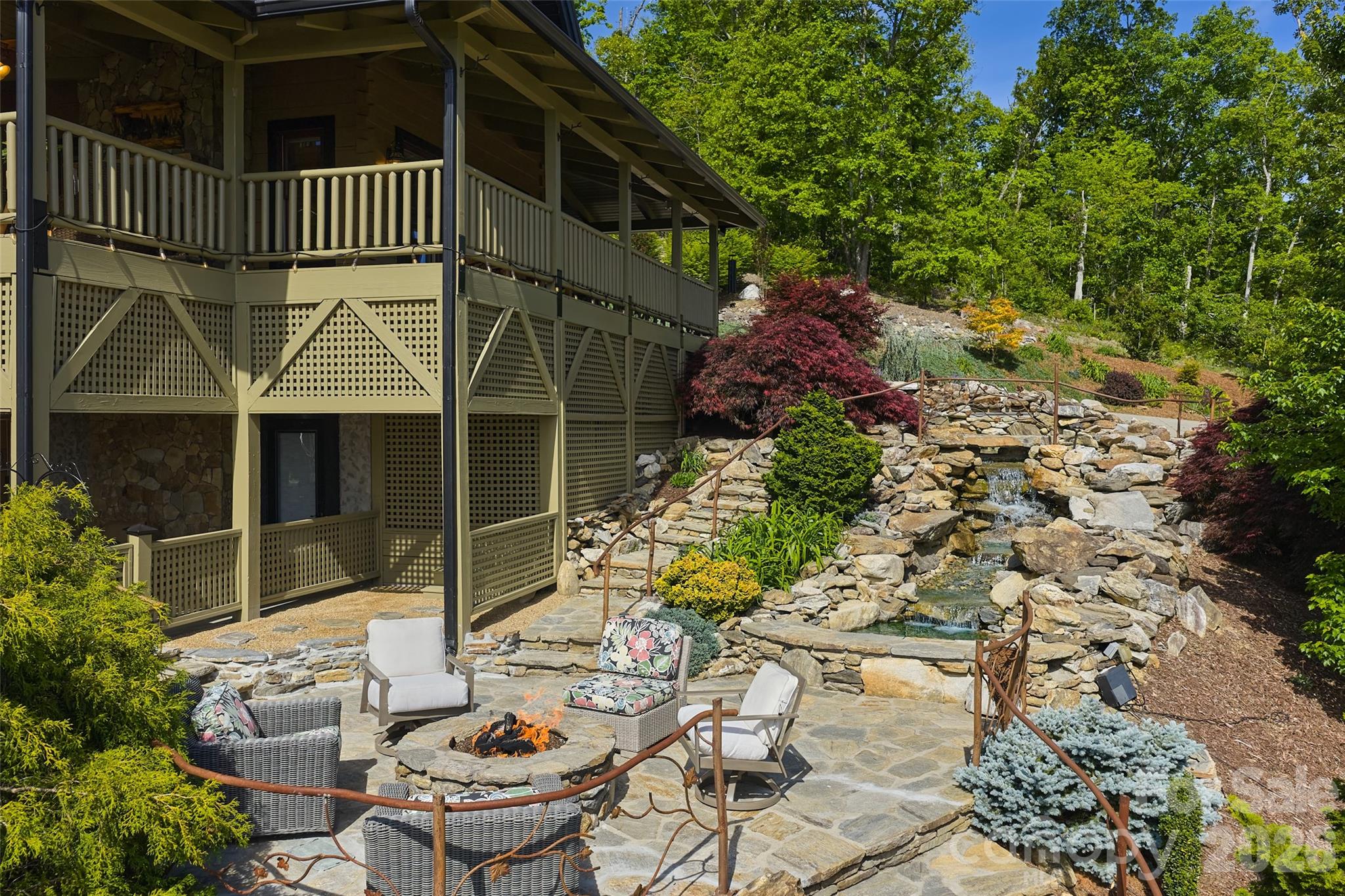 112 Hamburg Mountain Road — Weaverville