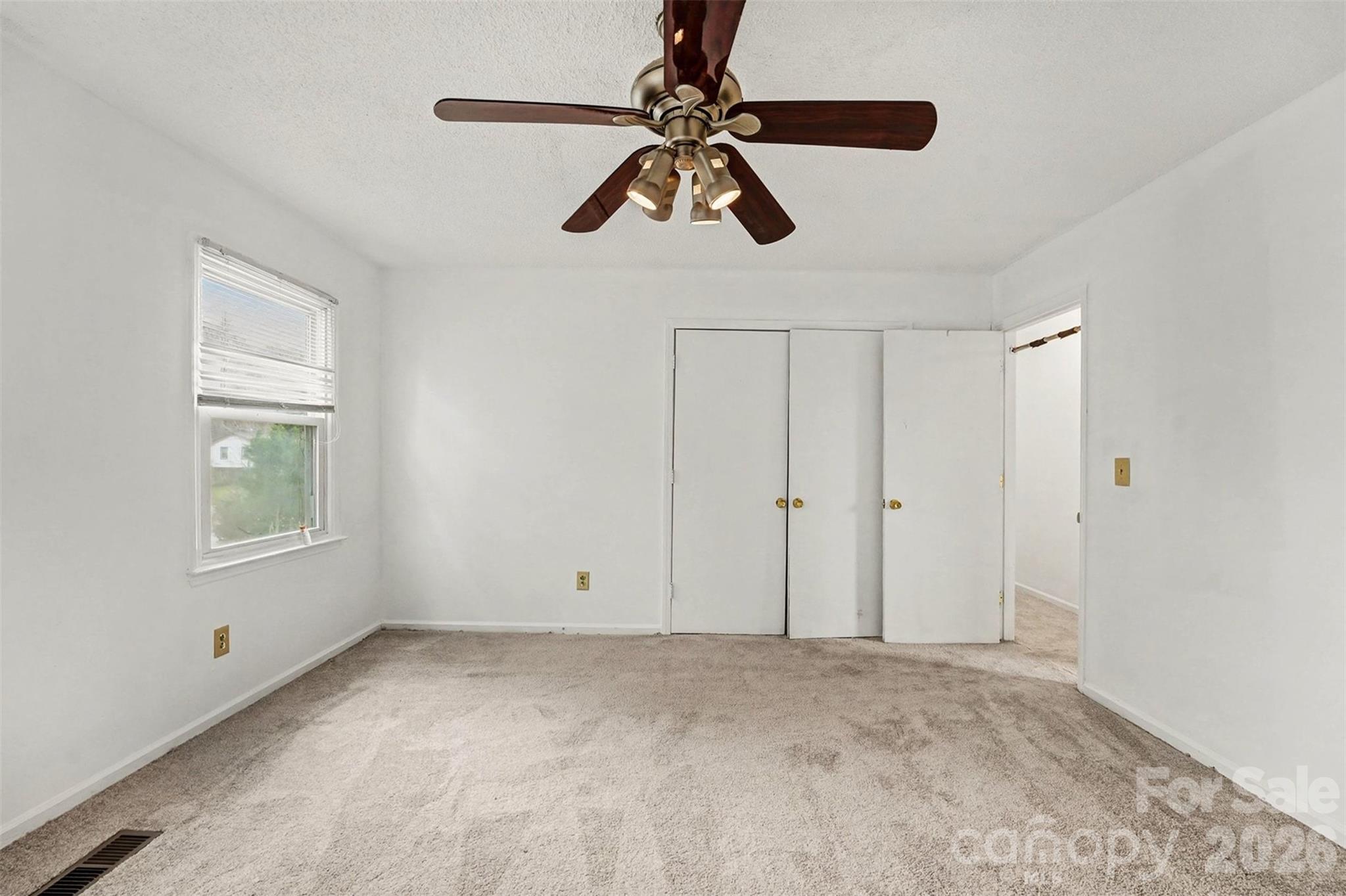 5609 Beaconsfield Road — Charlotte