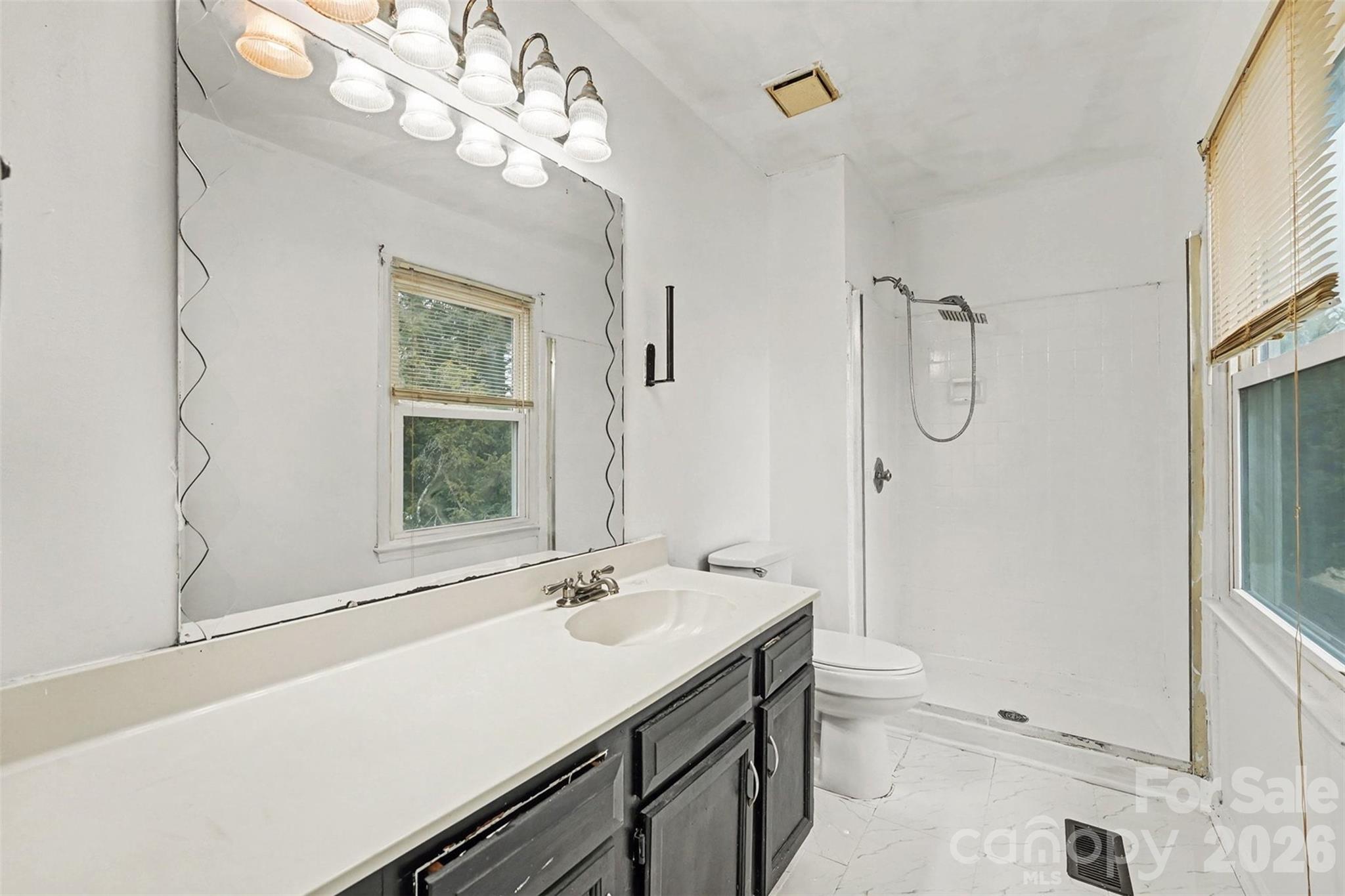 5609 Beaconsfield Road — Charlotte
