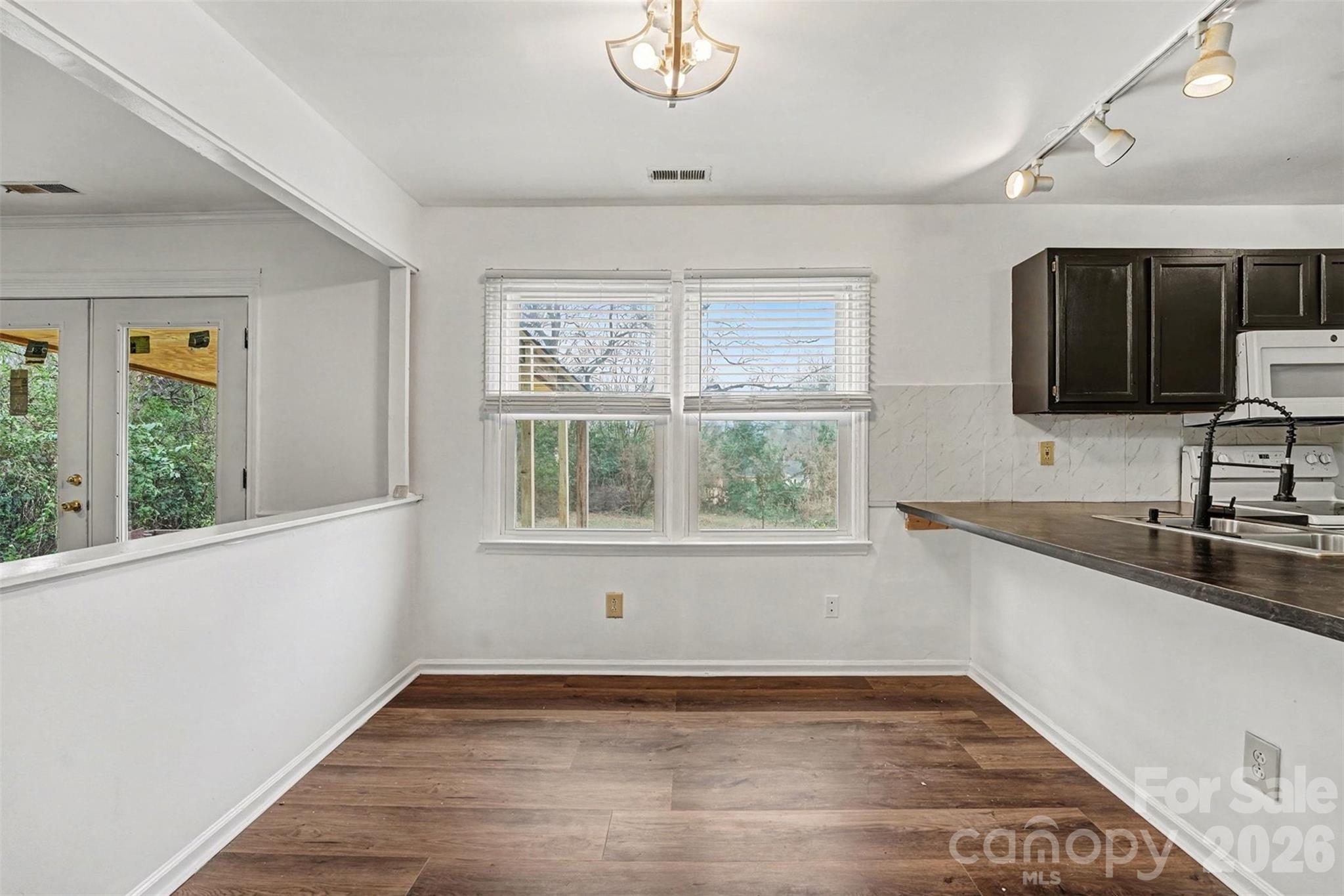 5609 Beaconsfield Road — Charlotte