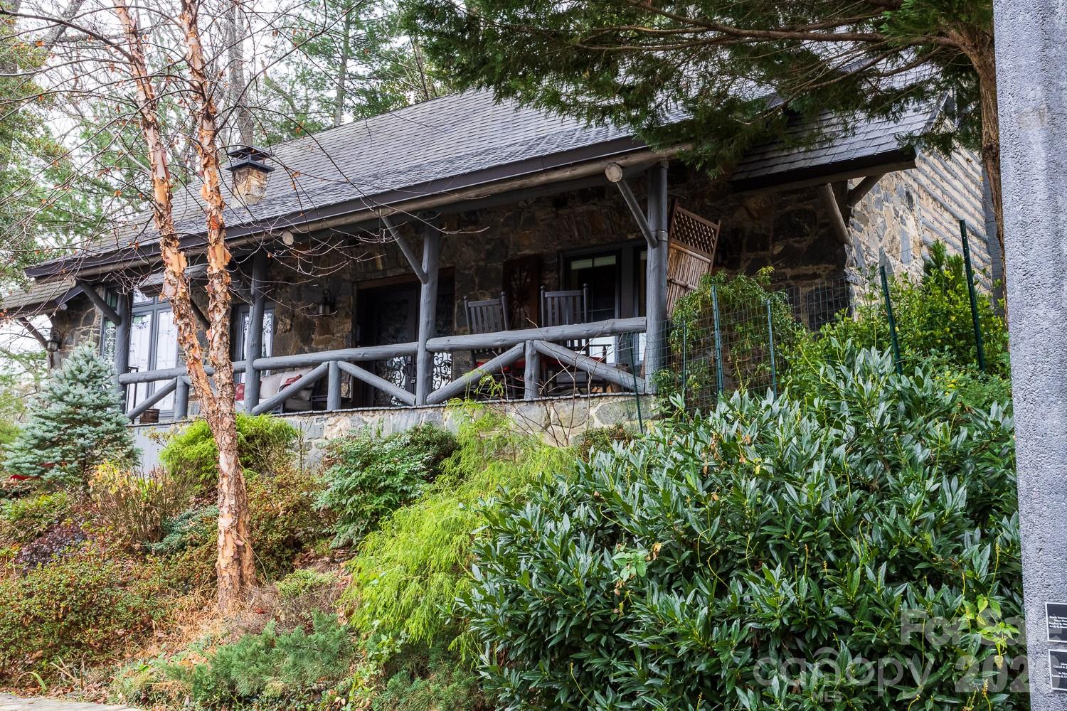 15 Chestnut Street — Tryon