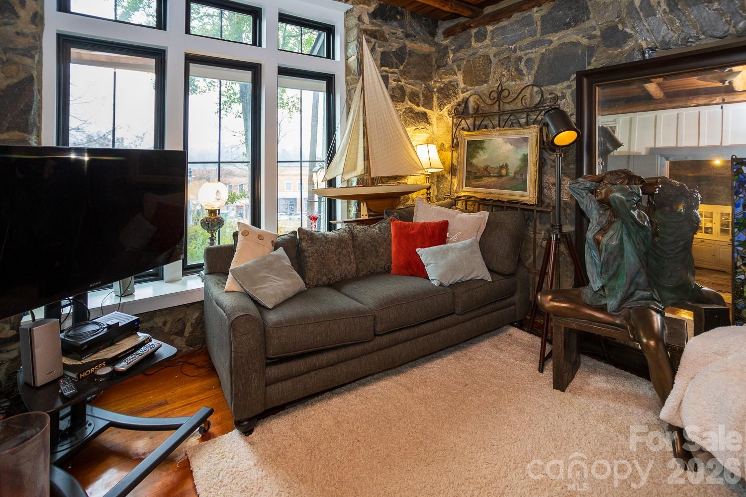 15 Chestnut Street — Tryon