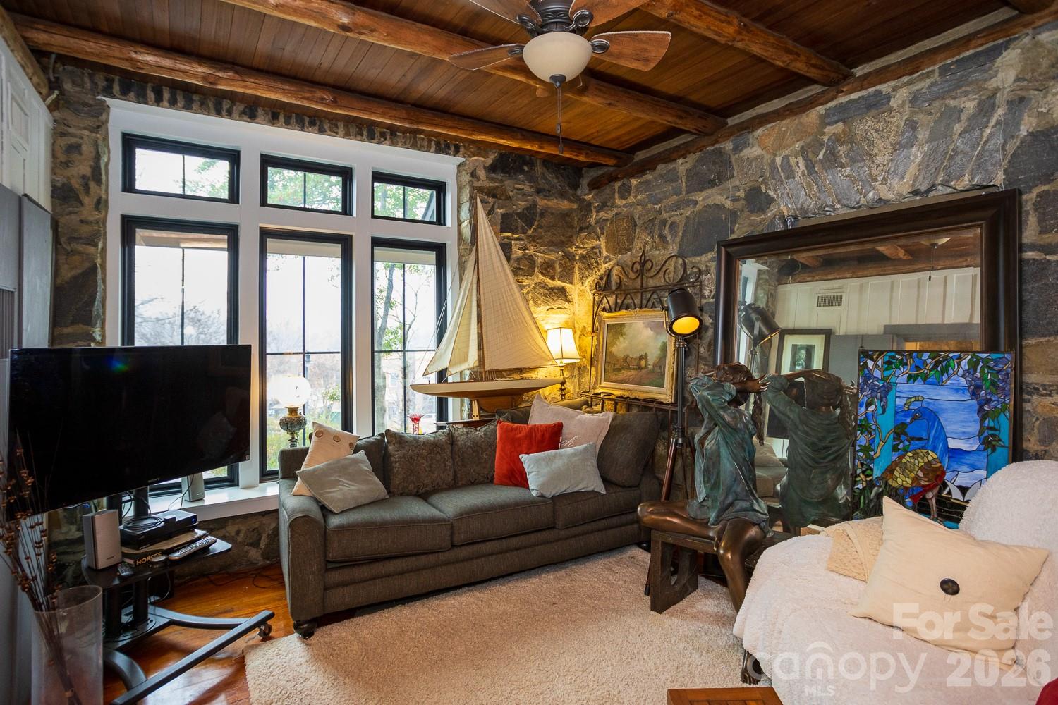 15 Chestnut Street — Tryon