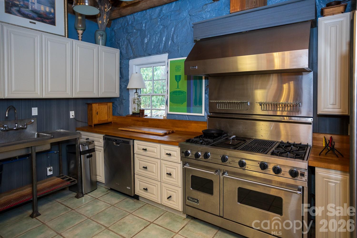 15 Chestnut Street — Tryon