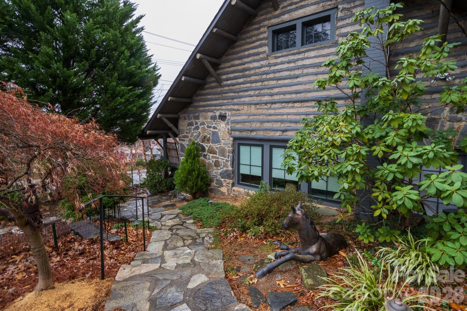15 Chestnut Street — Tryon