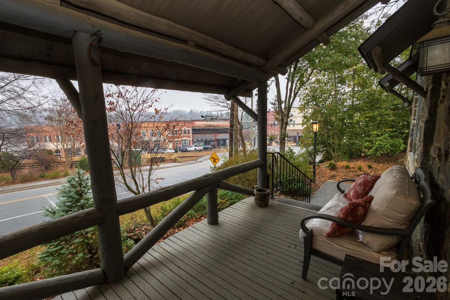 15 Chestnut Street — Tryon