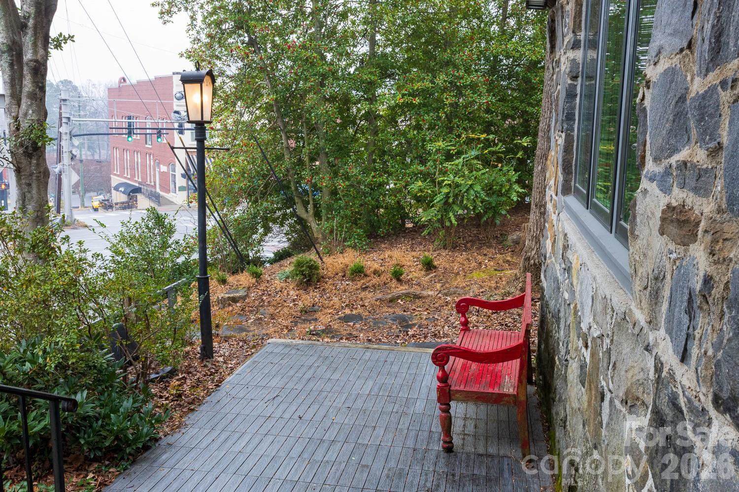 15 Chestnut Street — Tryon