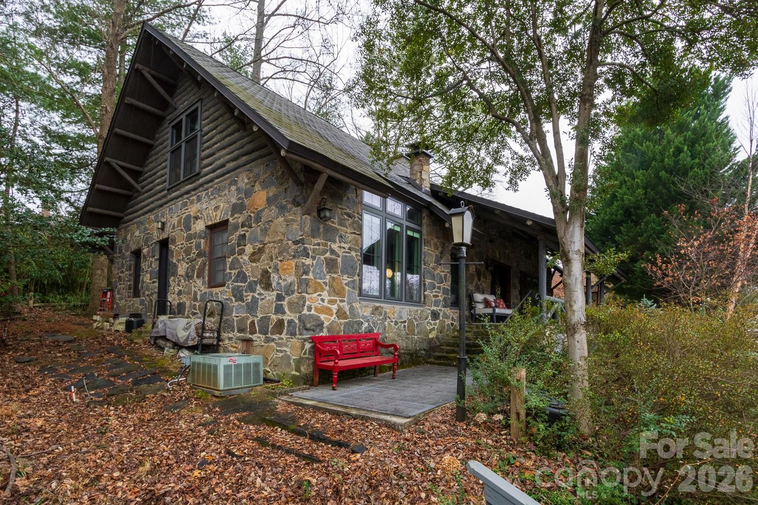 15 Chestnut Street — Tryon