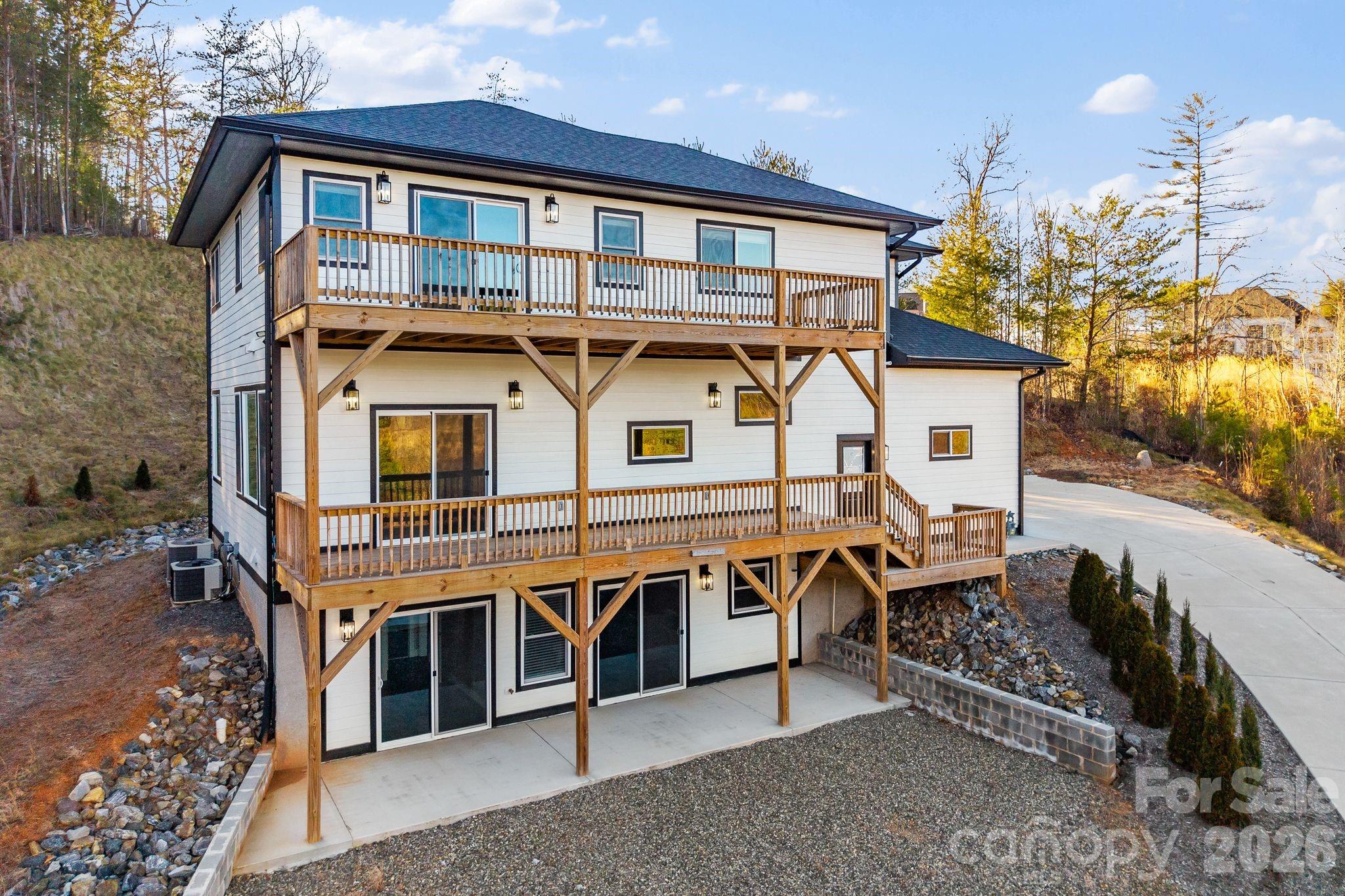 115 Nader Avenue — Weaverville