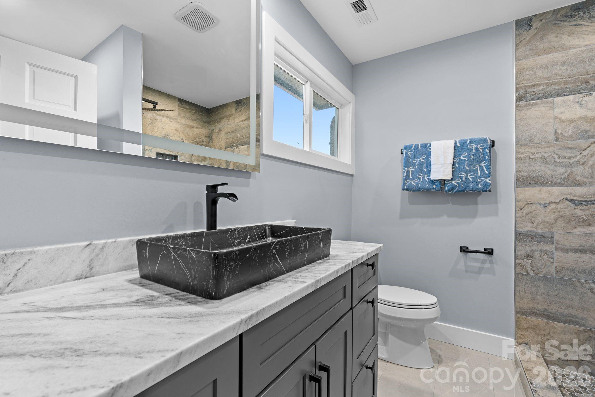 115 Nader Avenue — Weaverville
