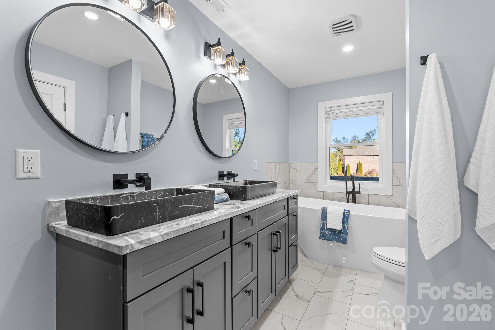 115 Nader Avenue — Weaverville