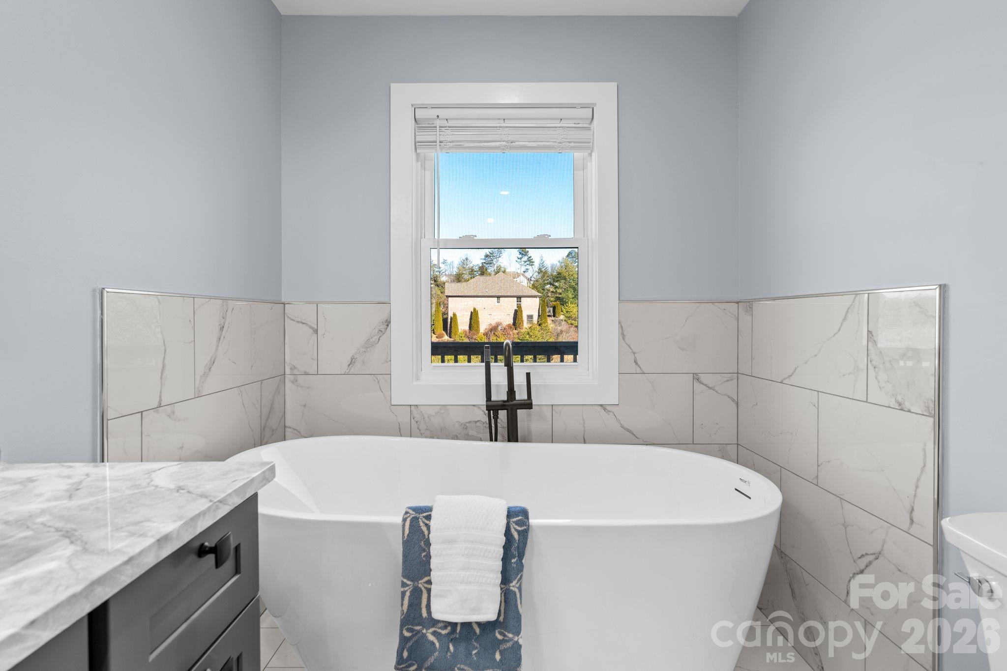 115 Nader Avenue — Weaverville
