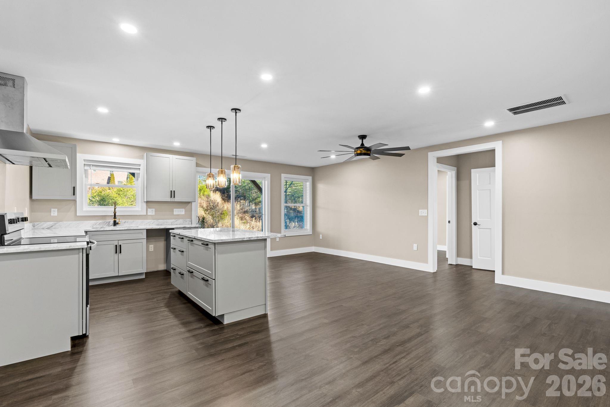 115 Nader Avenue — Weaverville