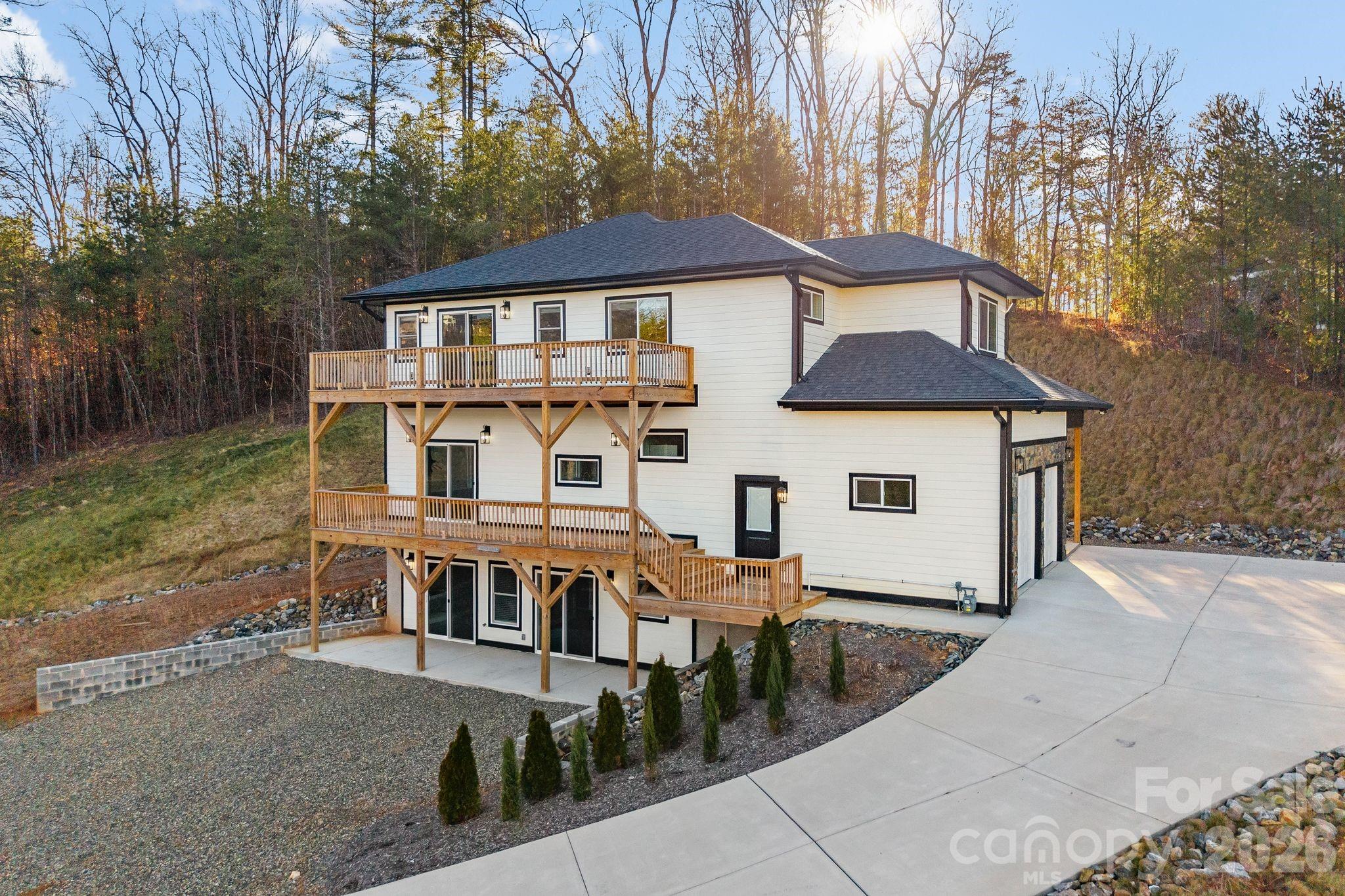 115 Nader Avenue — Weaverville