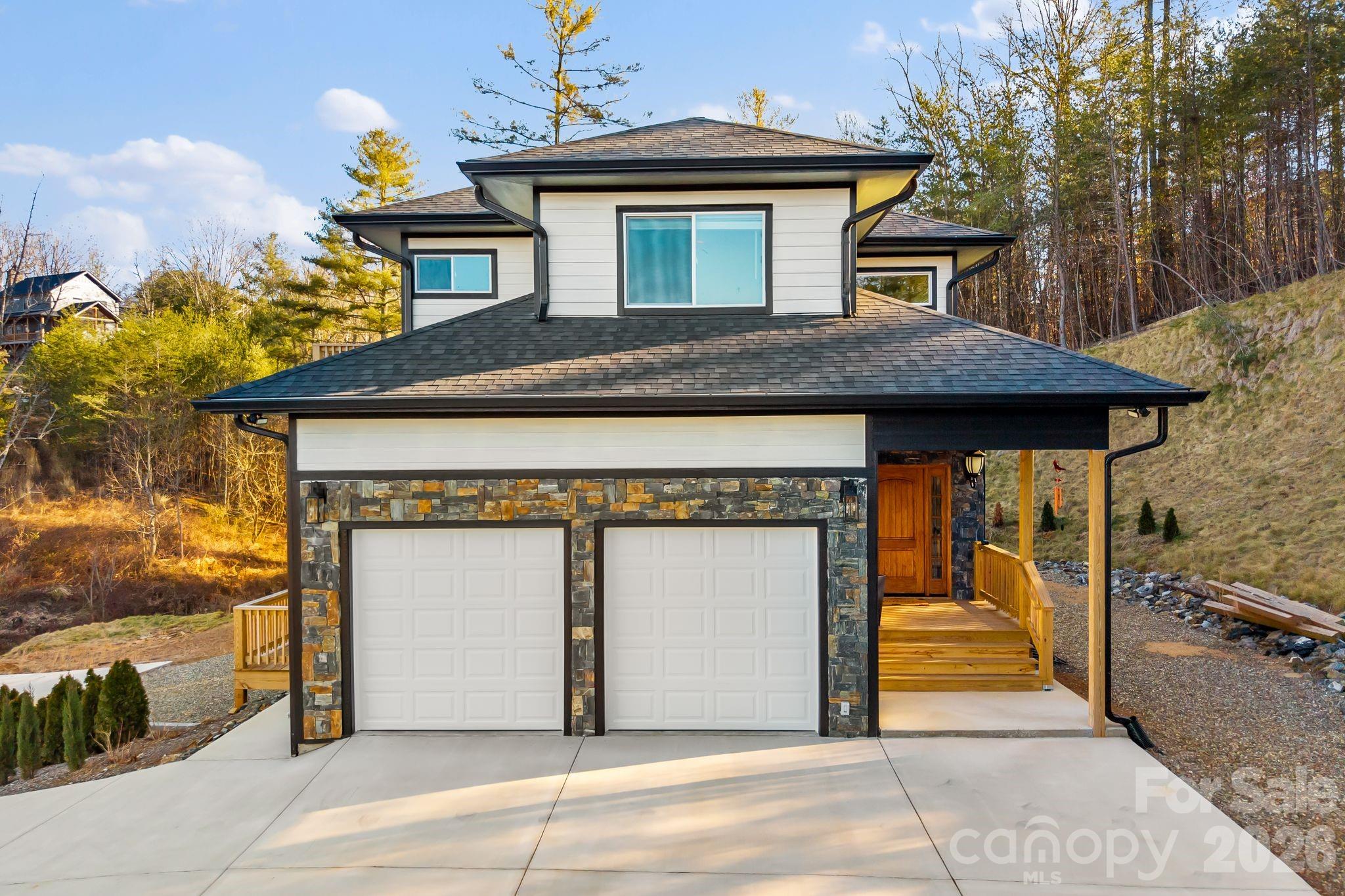 115 Nader Avenue — Weaverville