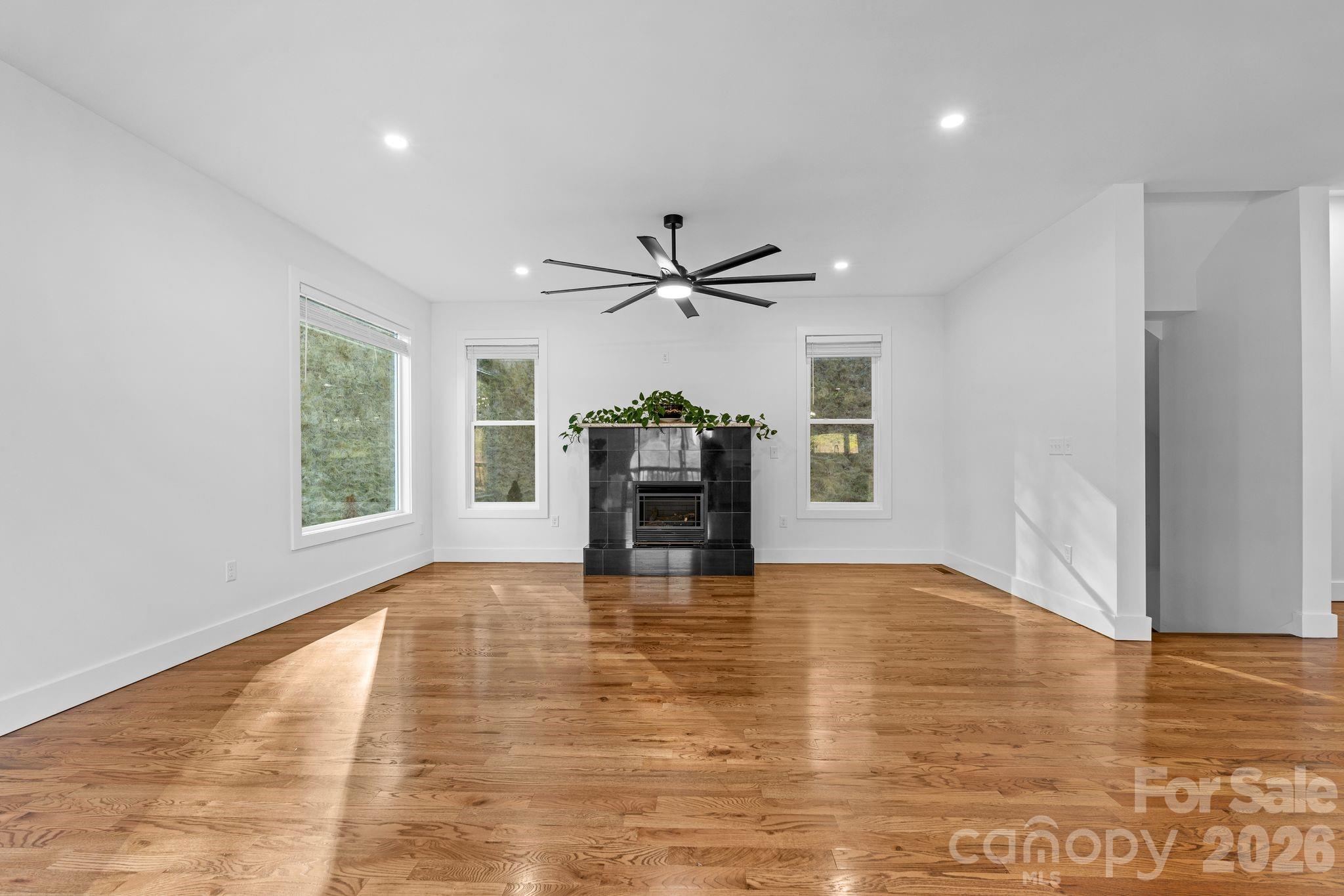 115 Nader Avenue — Weaverville