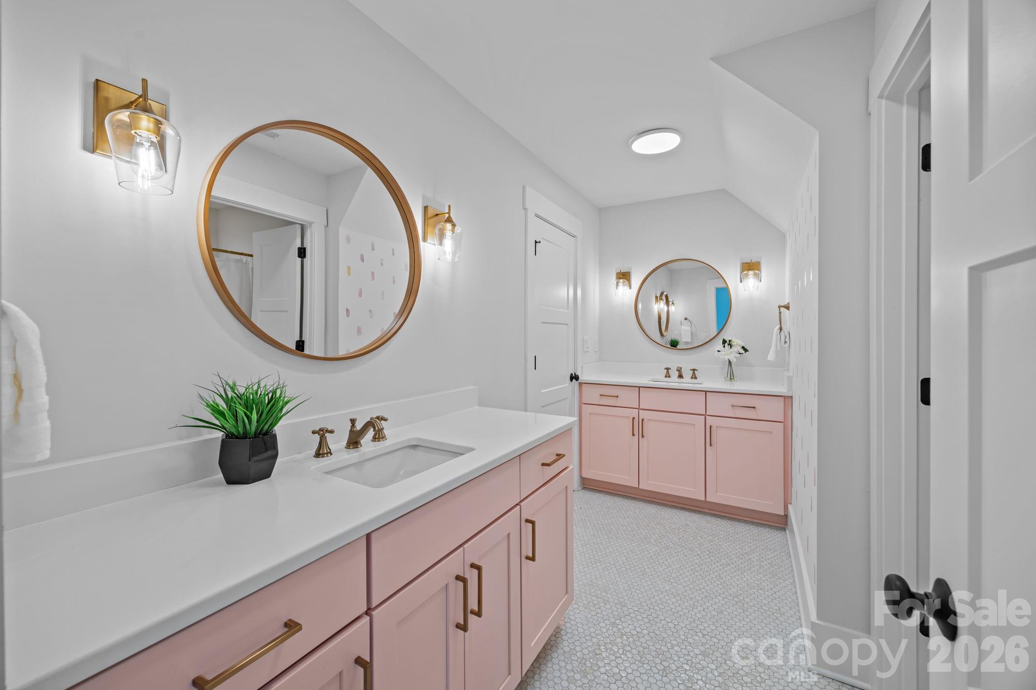 5020 Slanting Bridge Road — Sherrills Ford