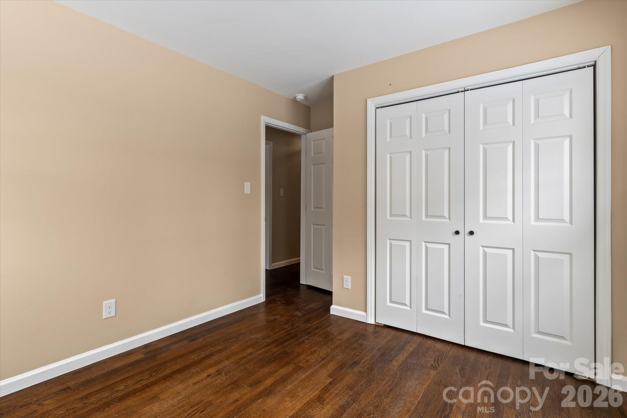 1090 Shalimar Drive — Winston Salem
