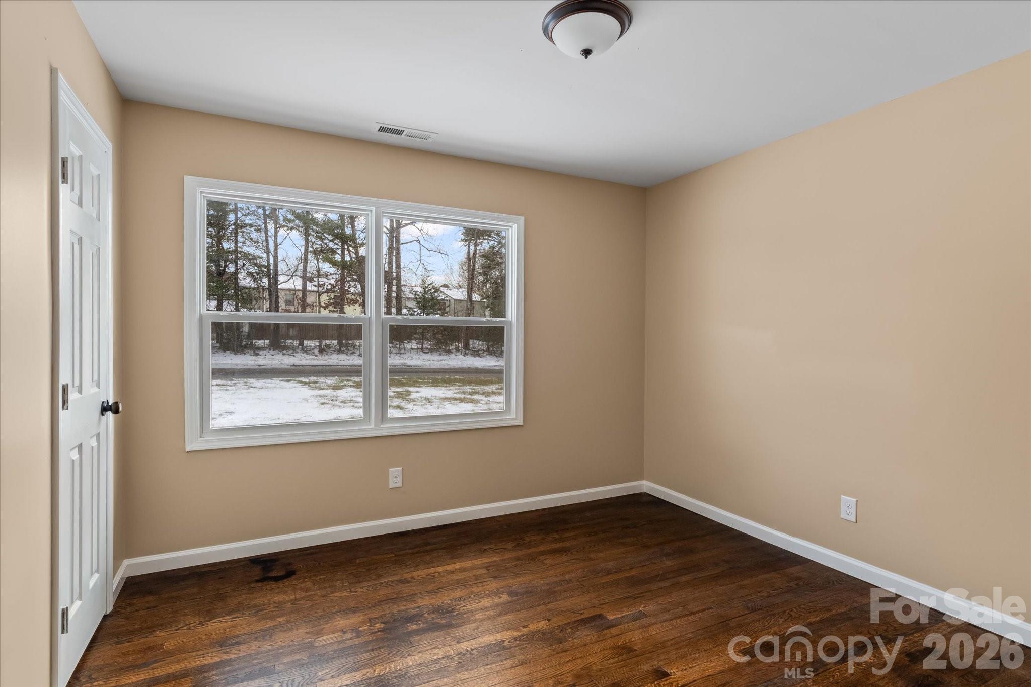 1090 Shalimar Drive — Winston Salem