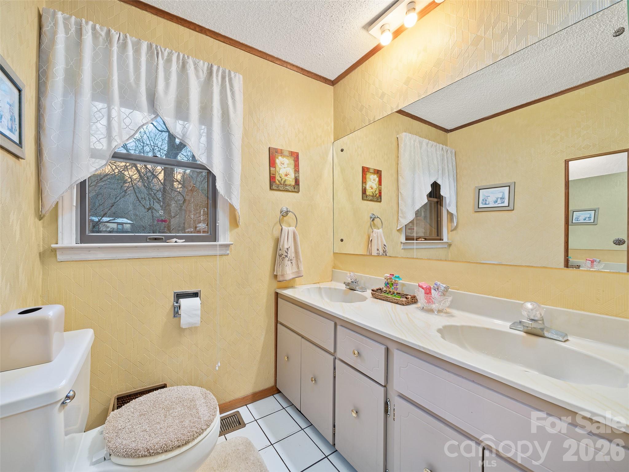 1280 Hamburg Road — Bakersville