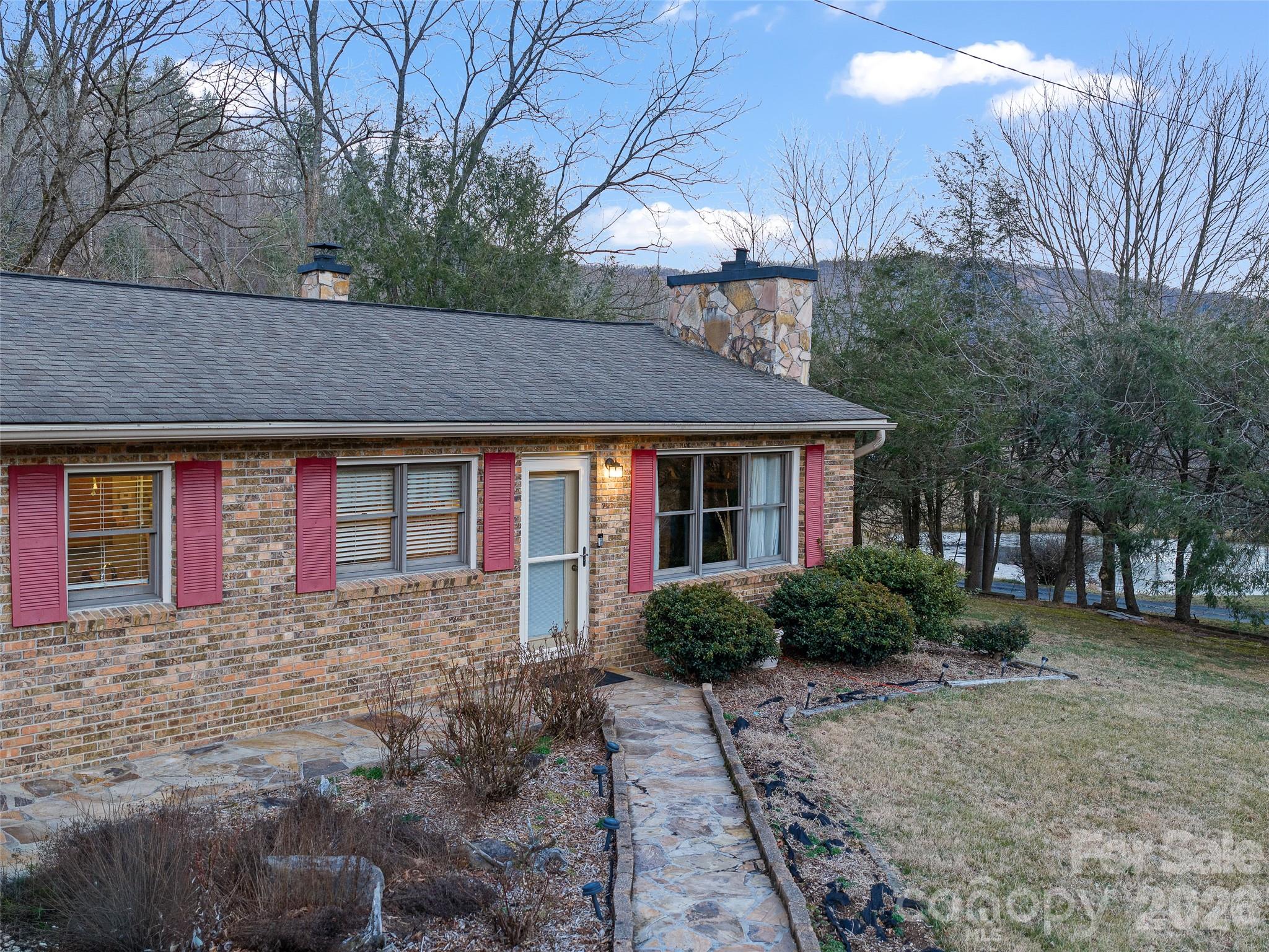 1280 Hamburg Road — Bakersville