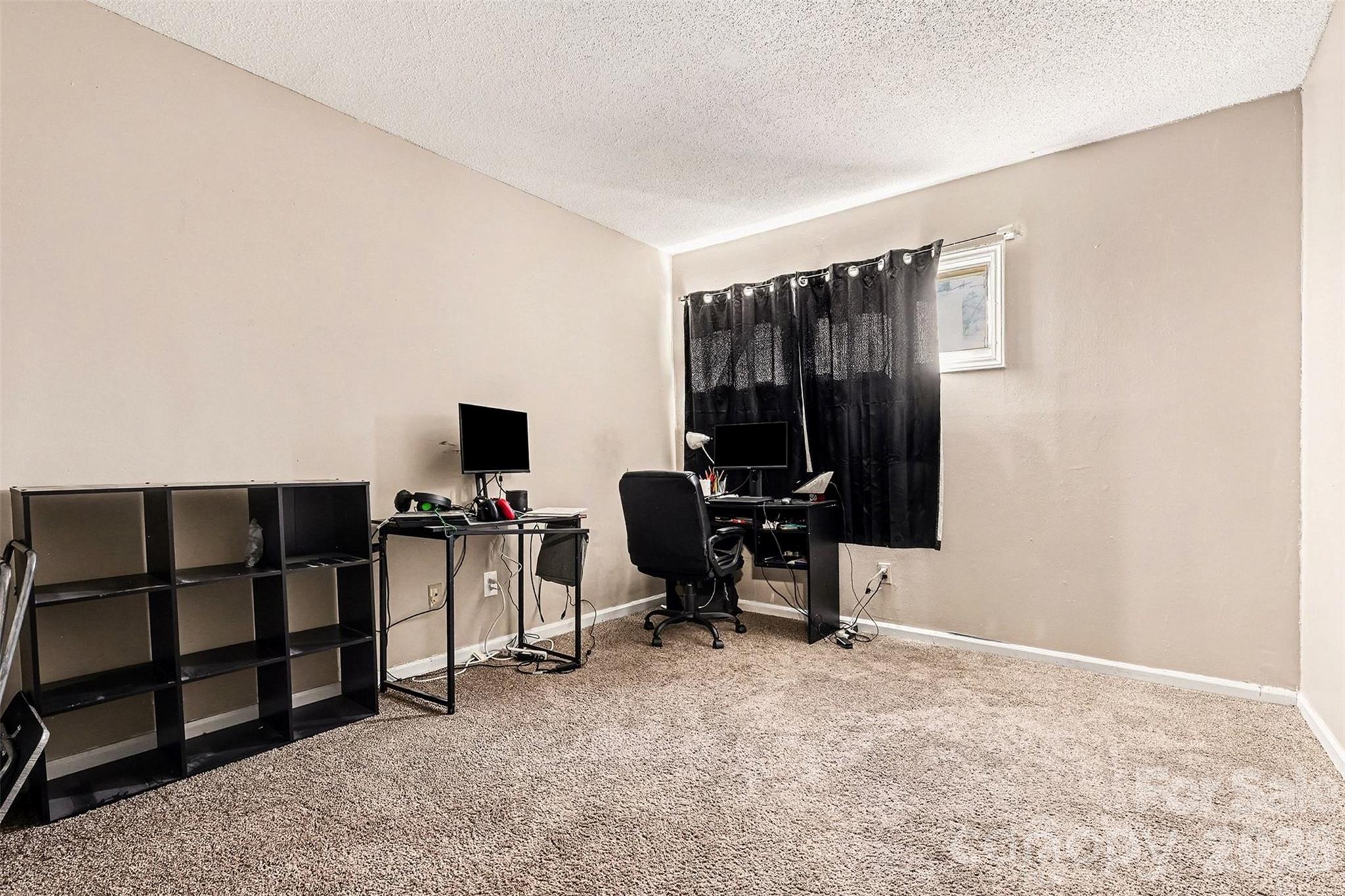 6102 Honeysuckle Lane — Charlotte