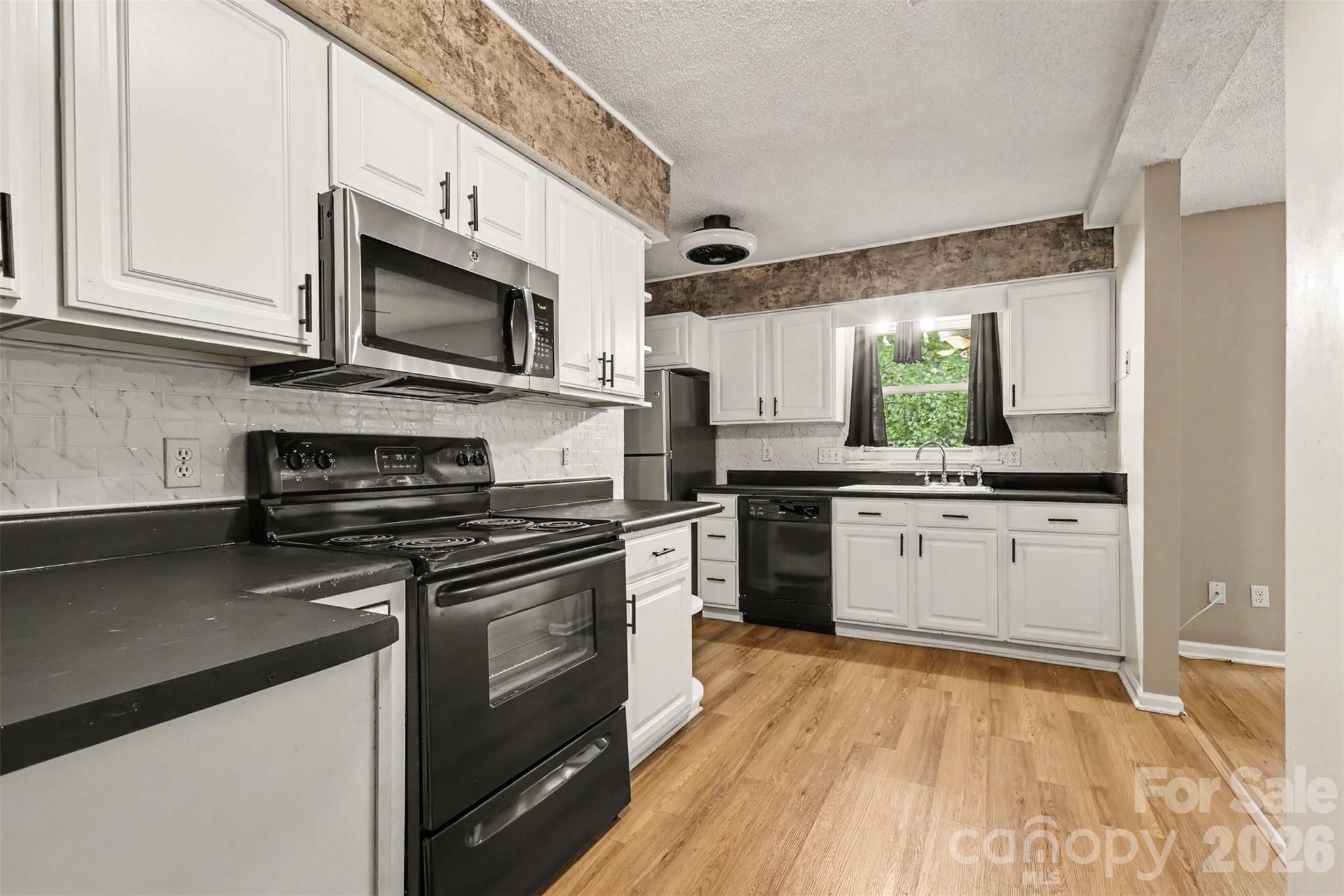 6102 Honeysuckle Lane — Charlotte