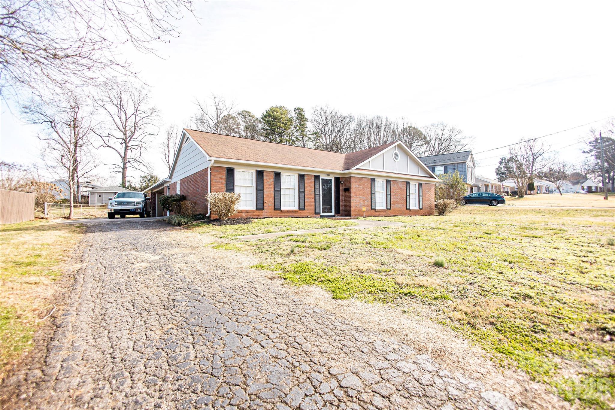 2220 Gaines Avenue — Gastonia