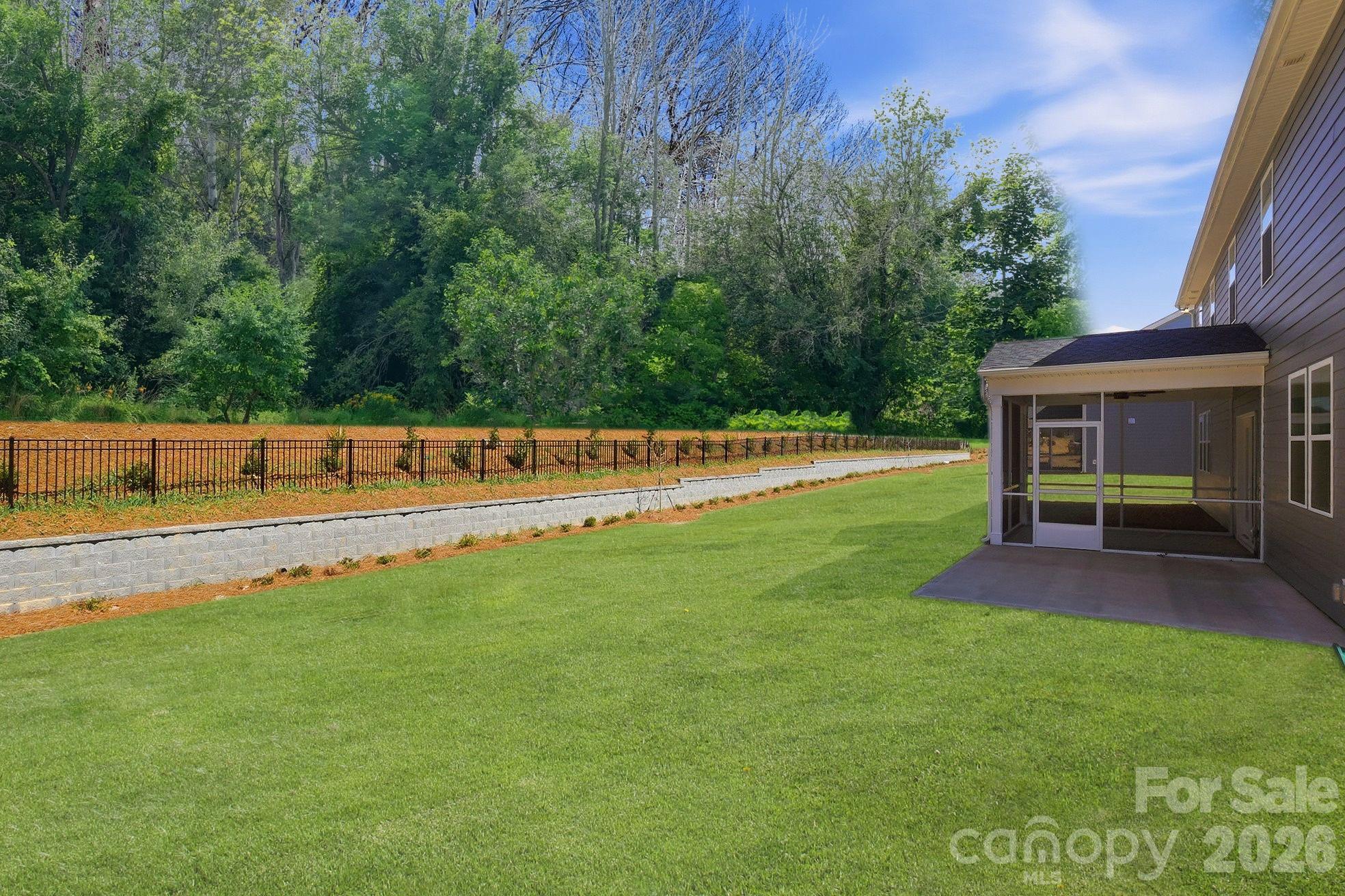 343 Alameda Way — Matthews