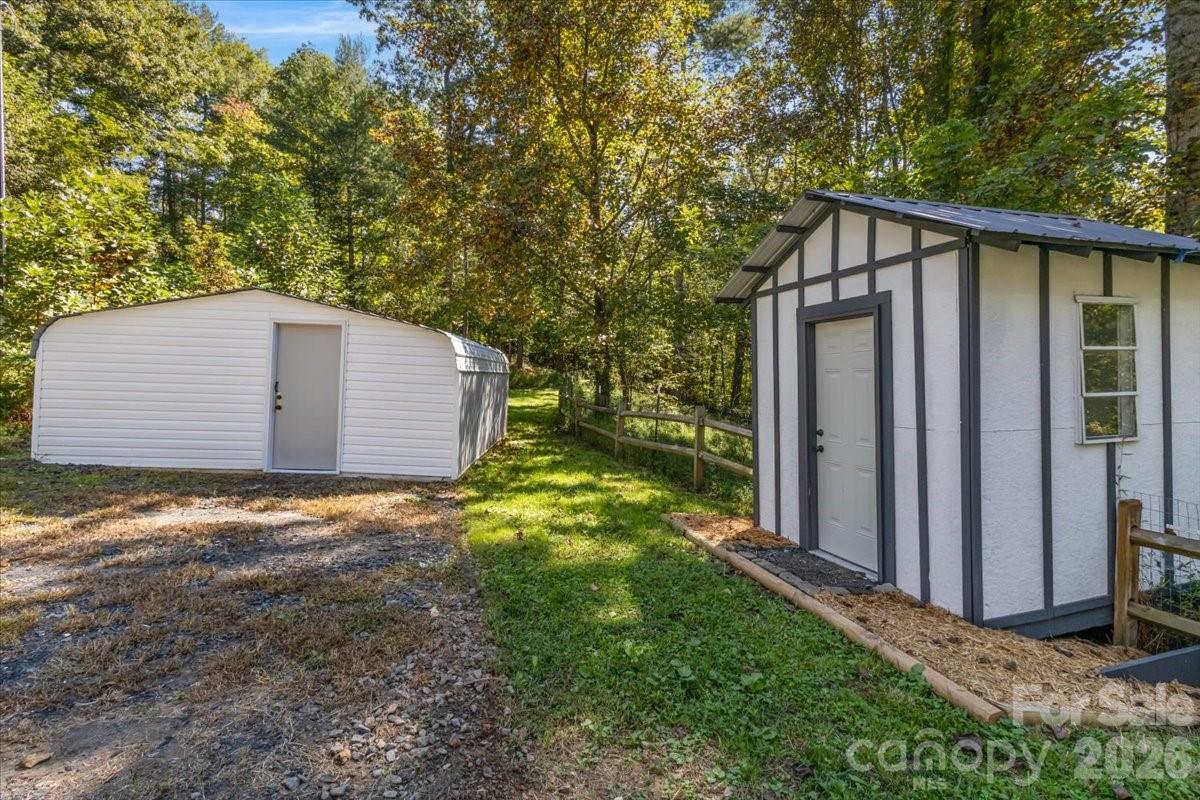 1050 Wyatt Town Road — Burnsville