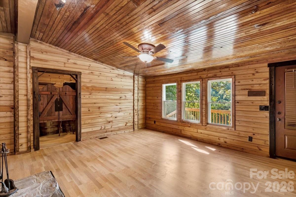 1050 Wyatt Town Road — Burnsville
