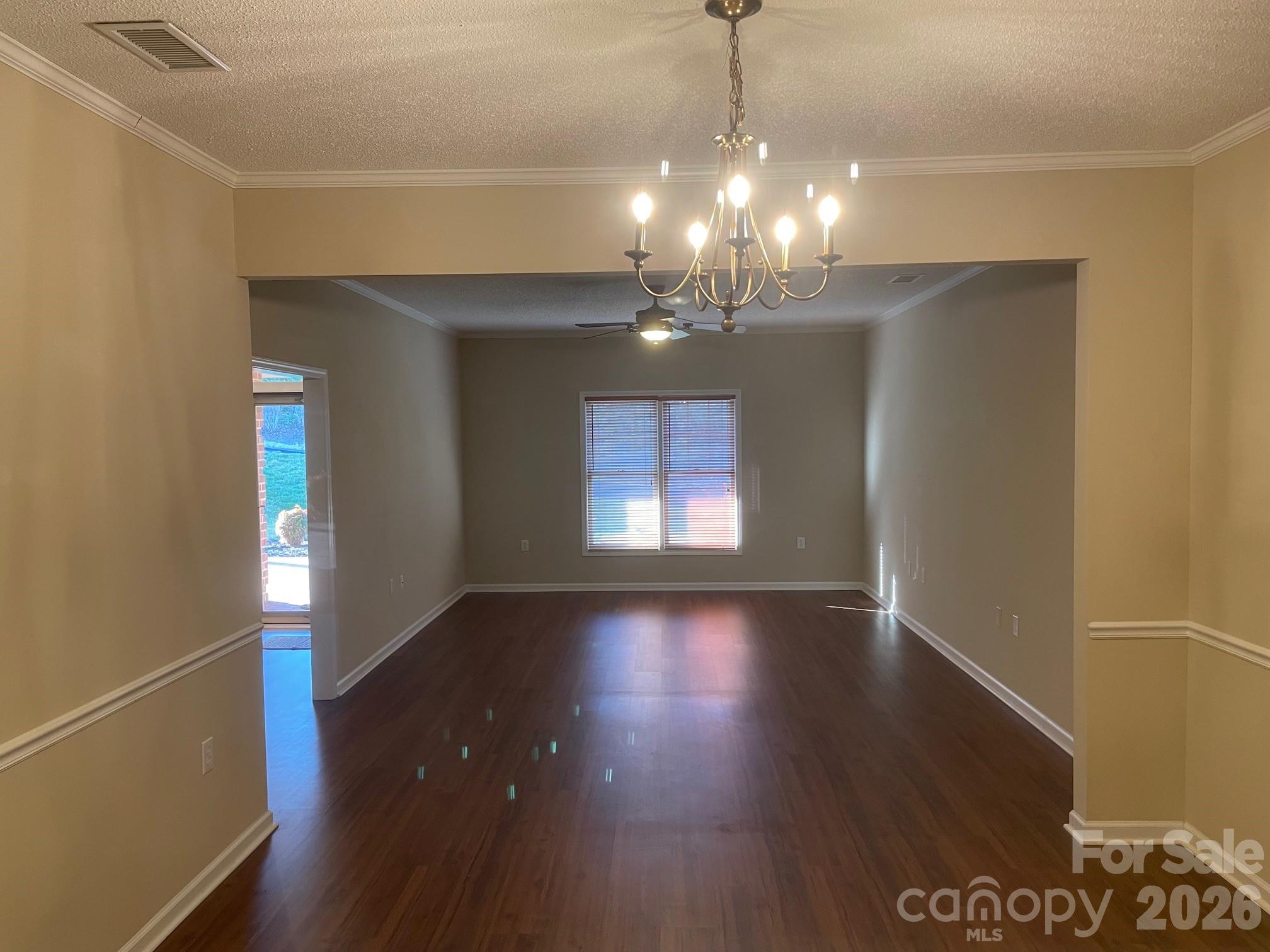499 26th Avenue NE — Hickory