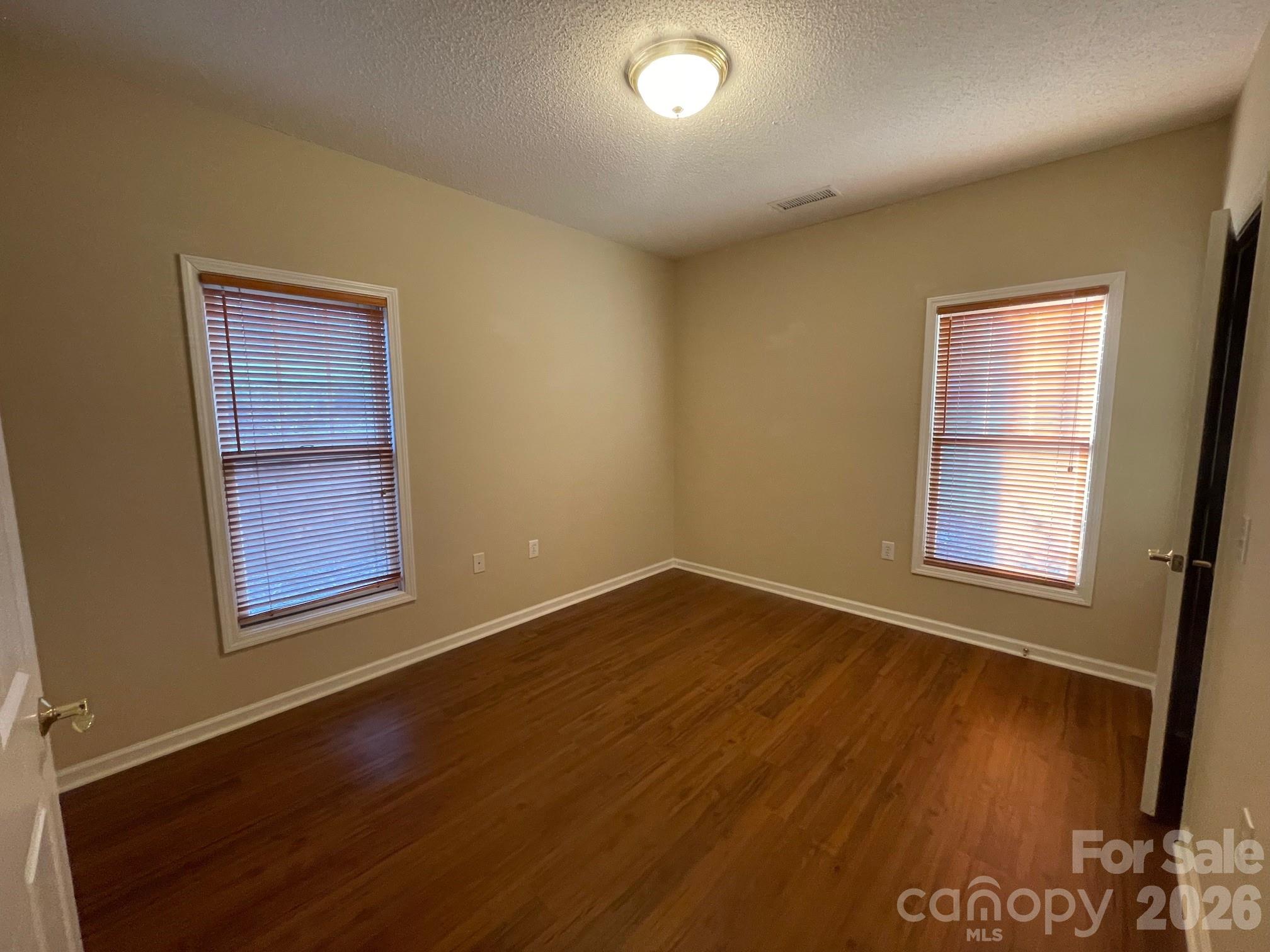 499 26th Avenue NE — Hickory