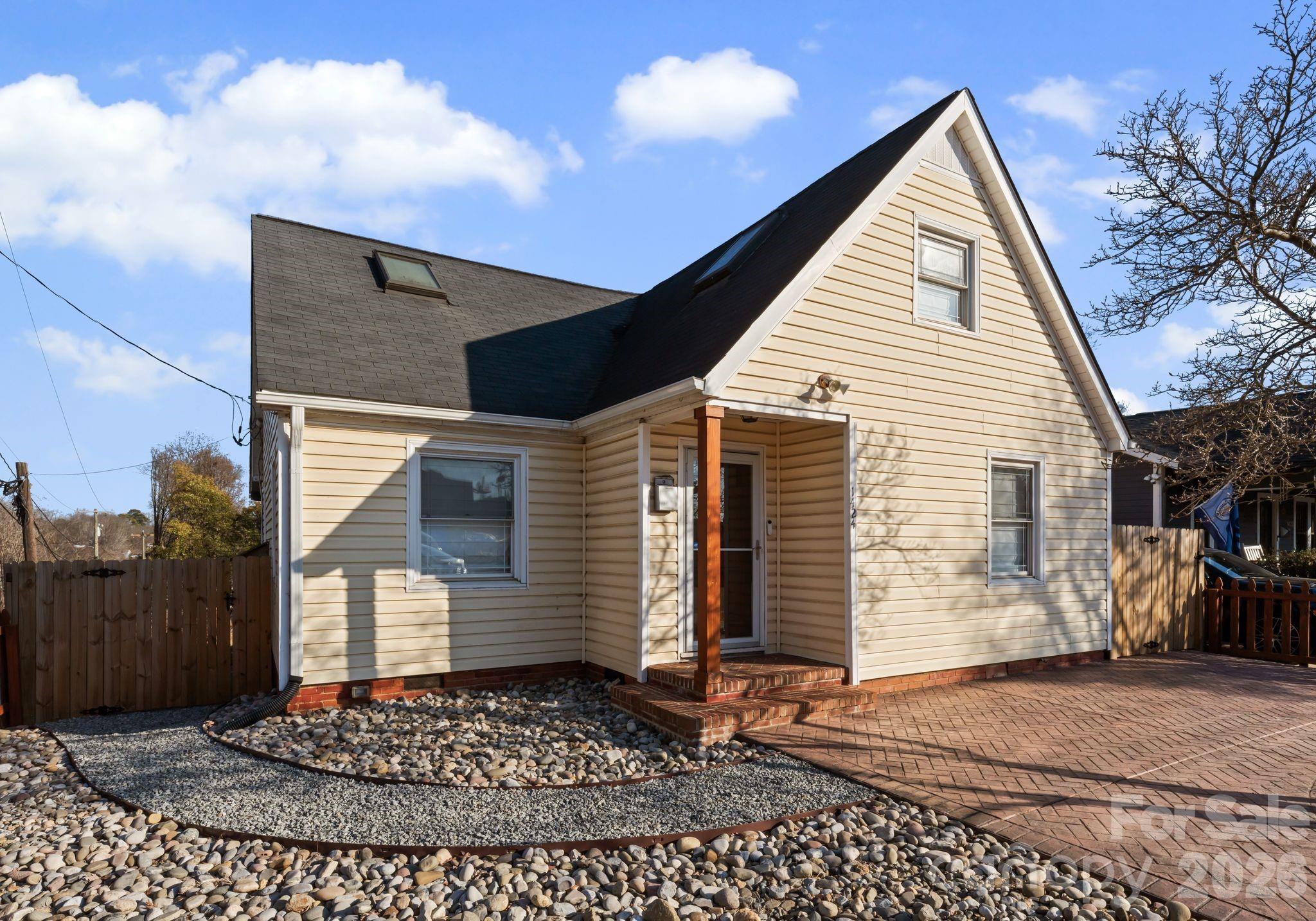 1424 Nandina Street — Charlotte
