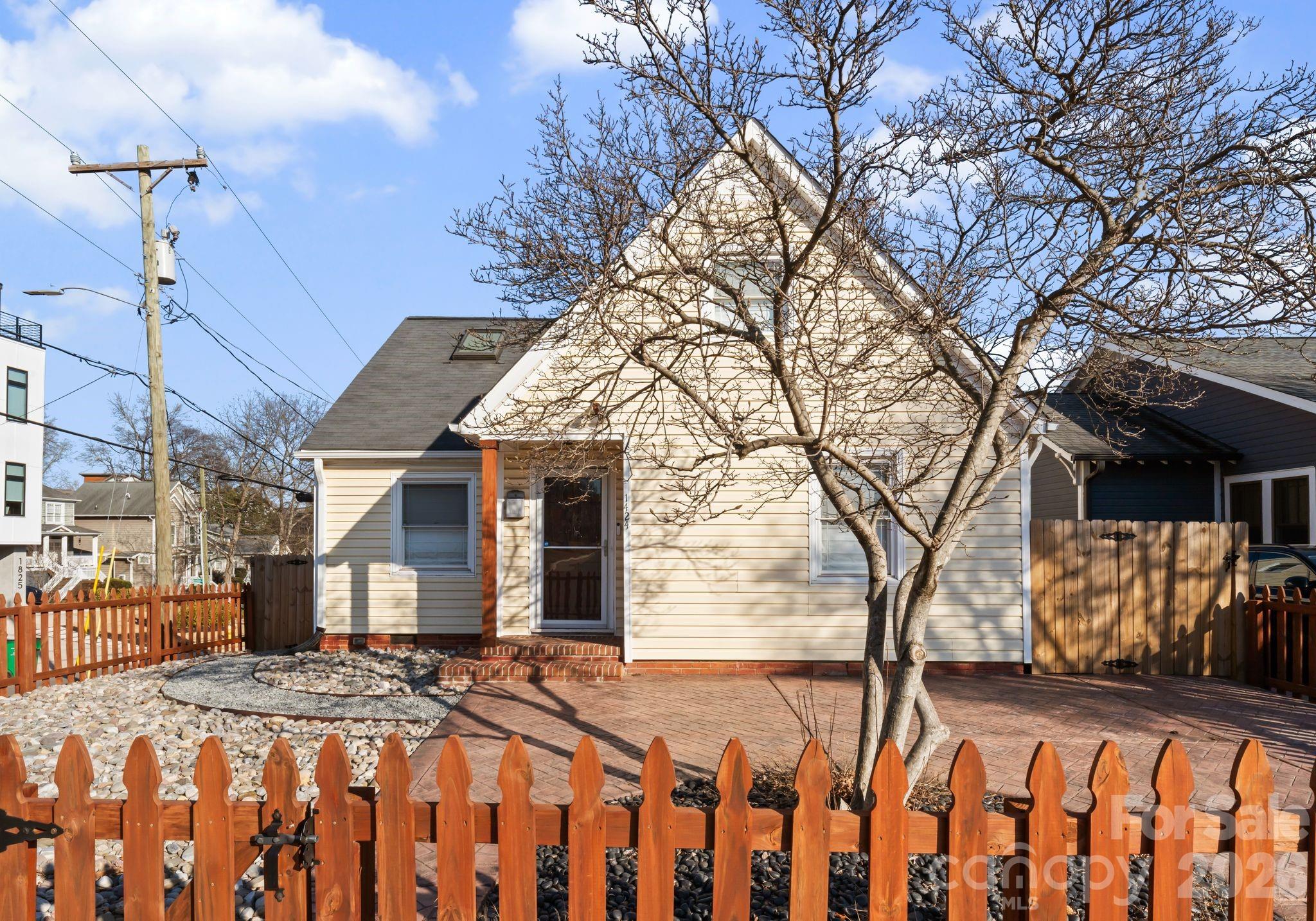 1424 Nandina Street — Charlotte