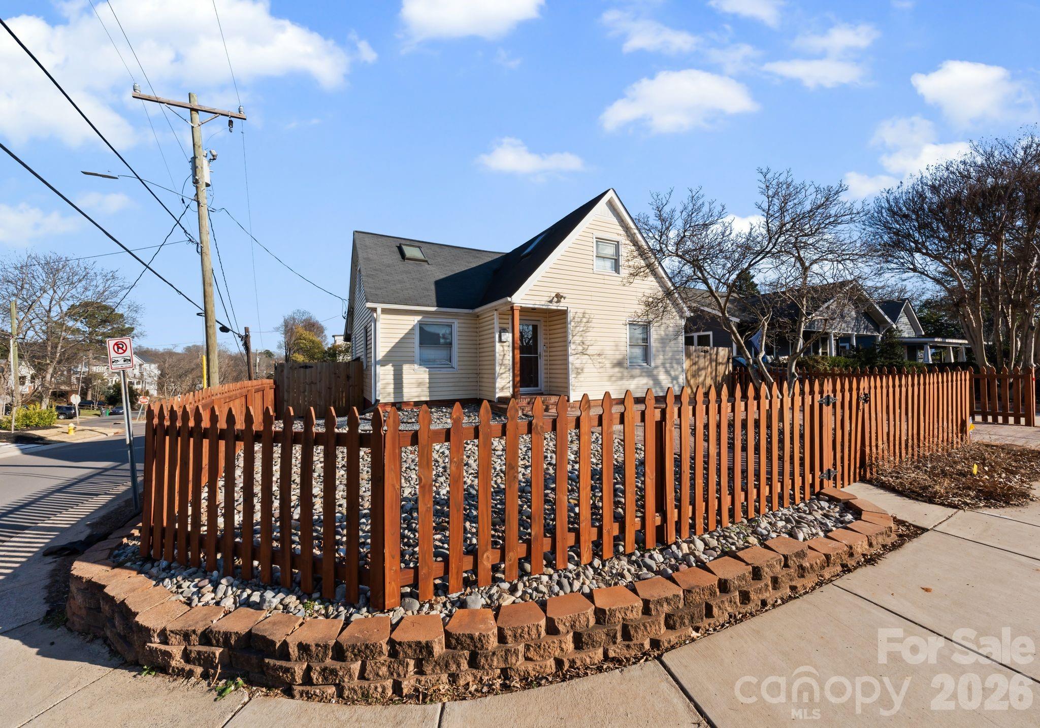 1424 Nandina Street — Charlotte