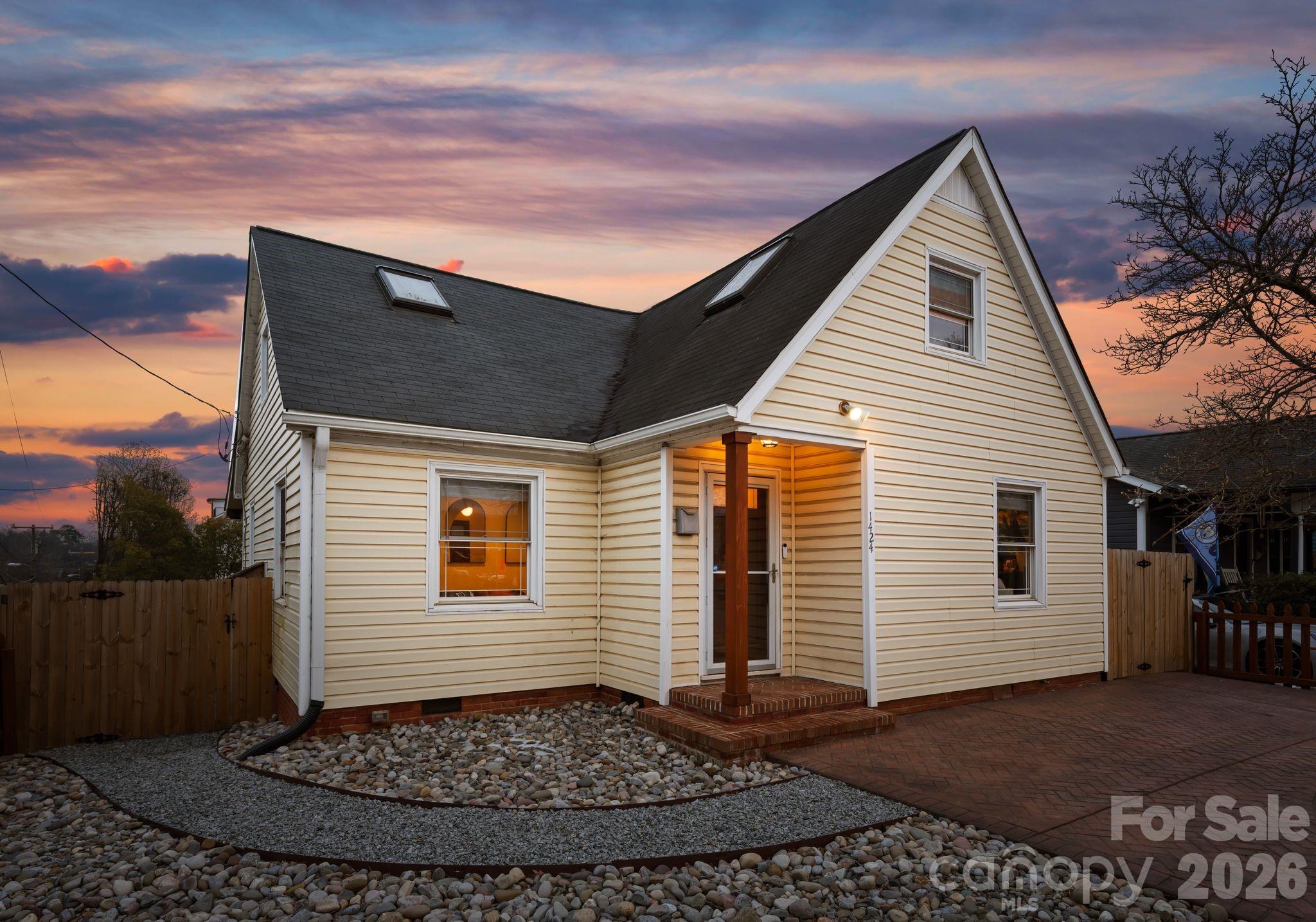 1424 Nandina Street — Charlotte