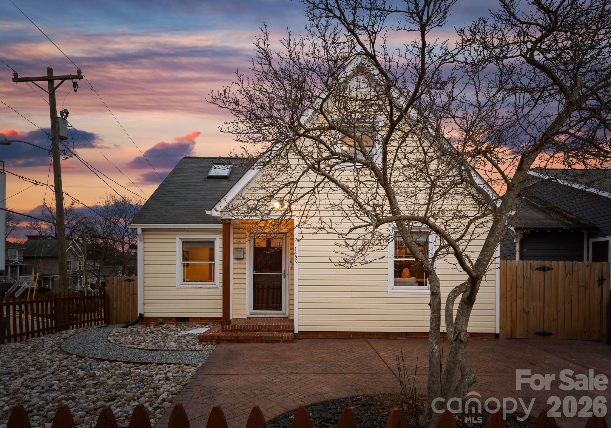 1424 Nandina Street — Charlotte