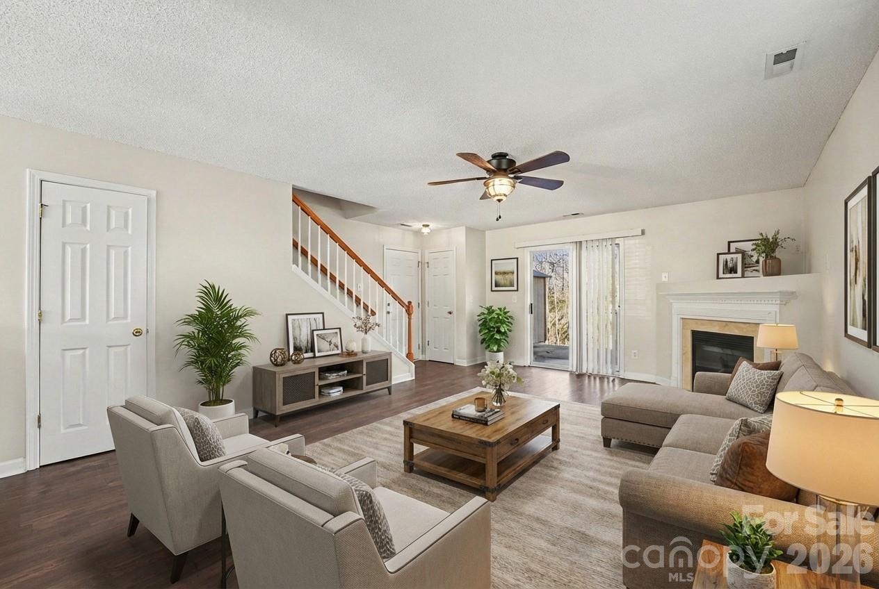 534 Canopy Court — Clover