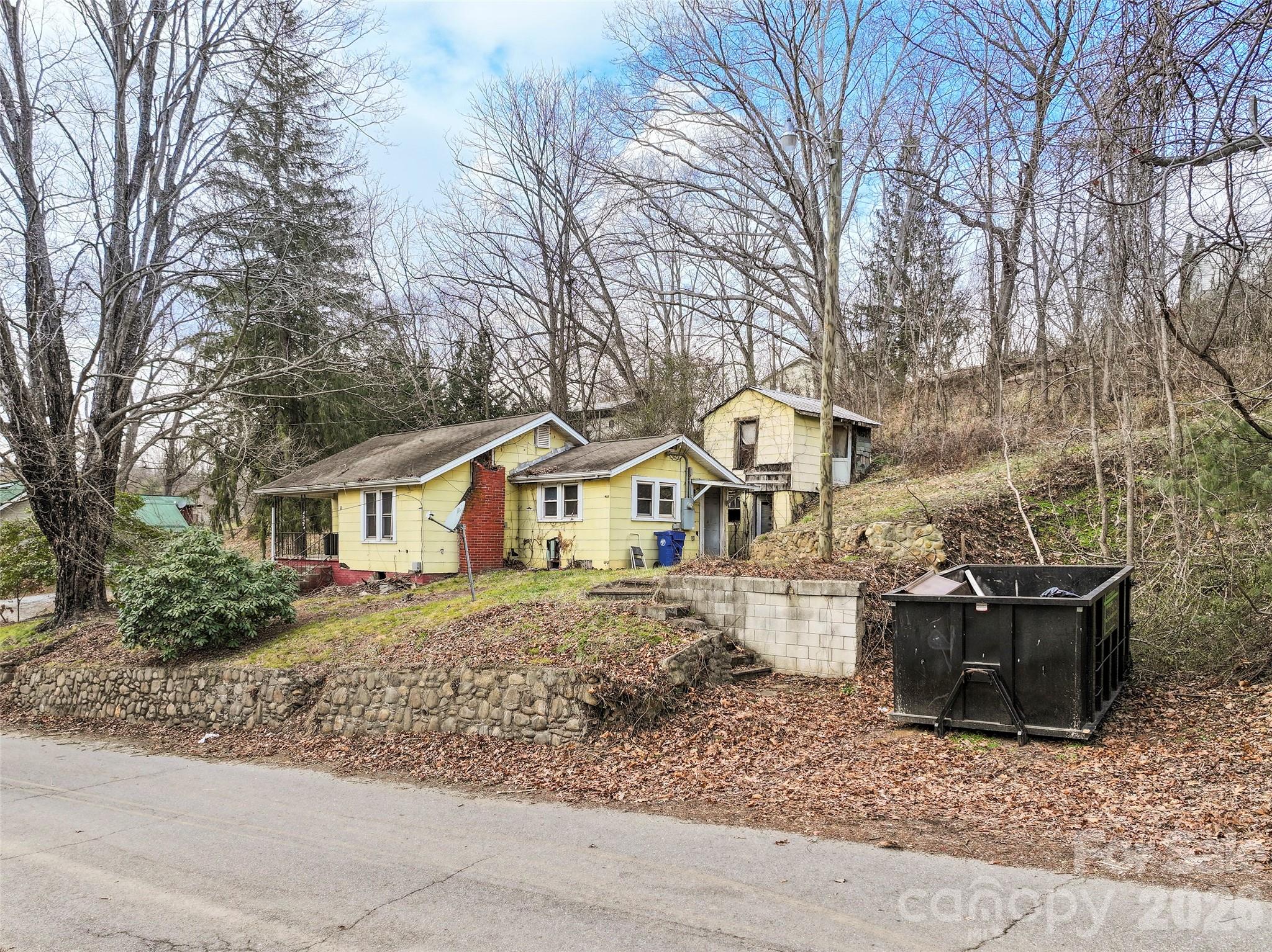 75 Travis Street — Clyde