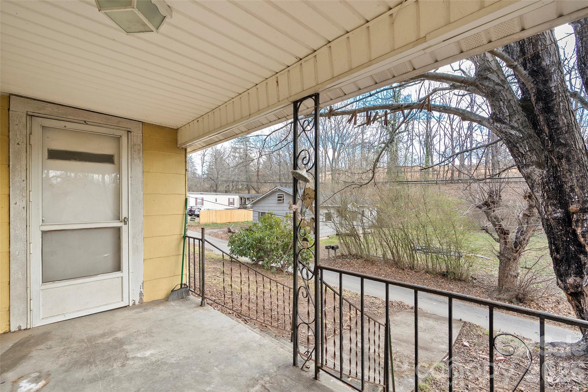 75 Travis Street — Clyde