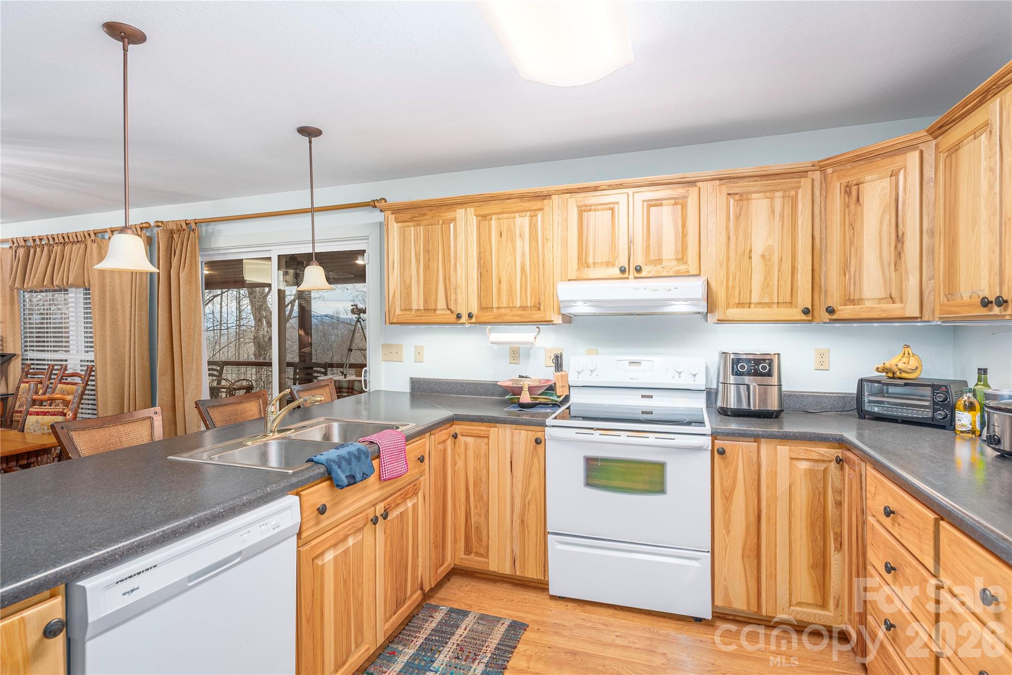 12 Bear Cove Lane — Bryson City