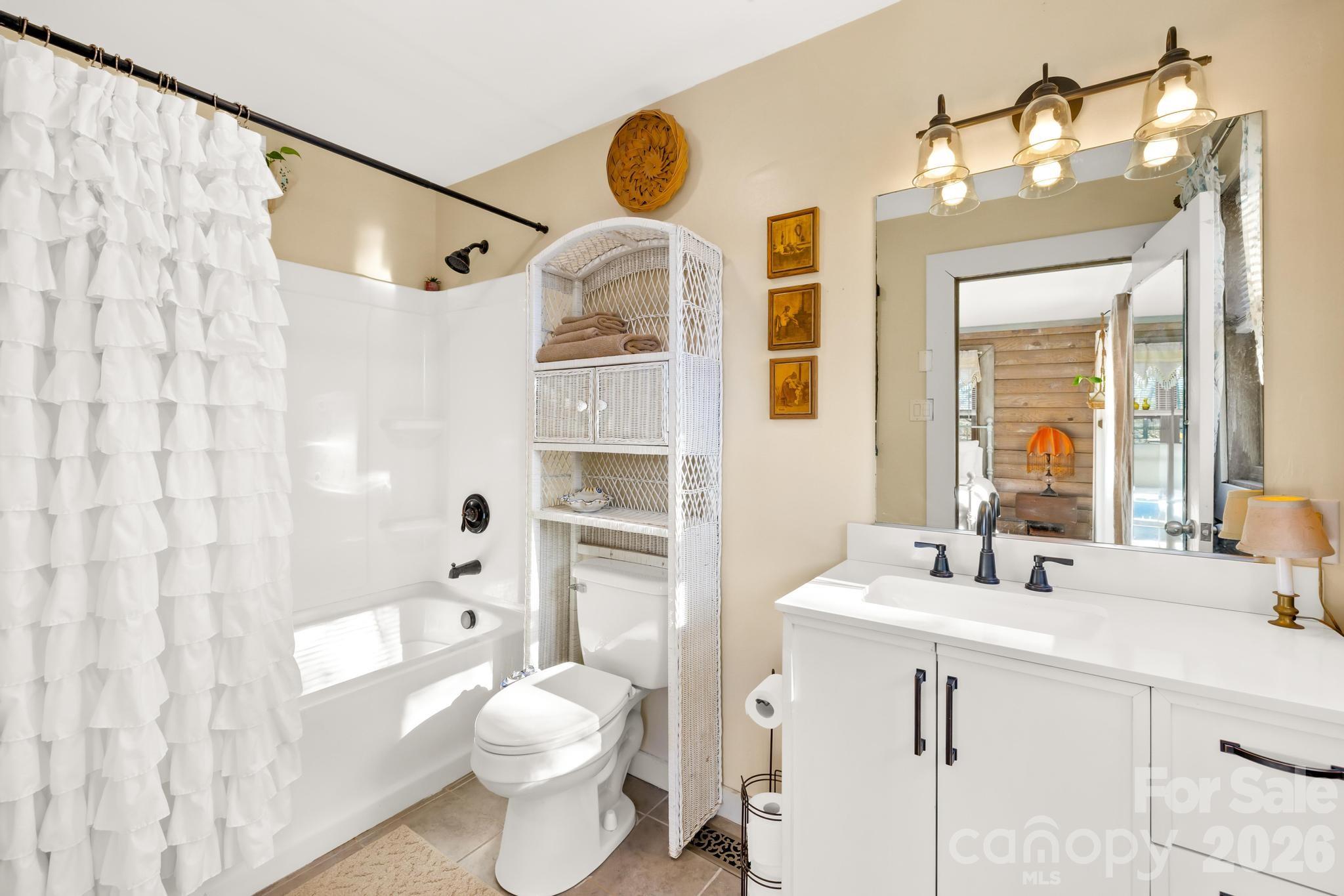 294 Carroll Cove — Clover