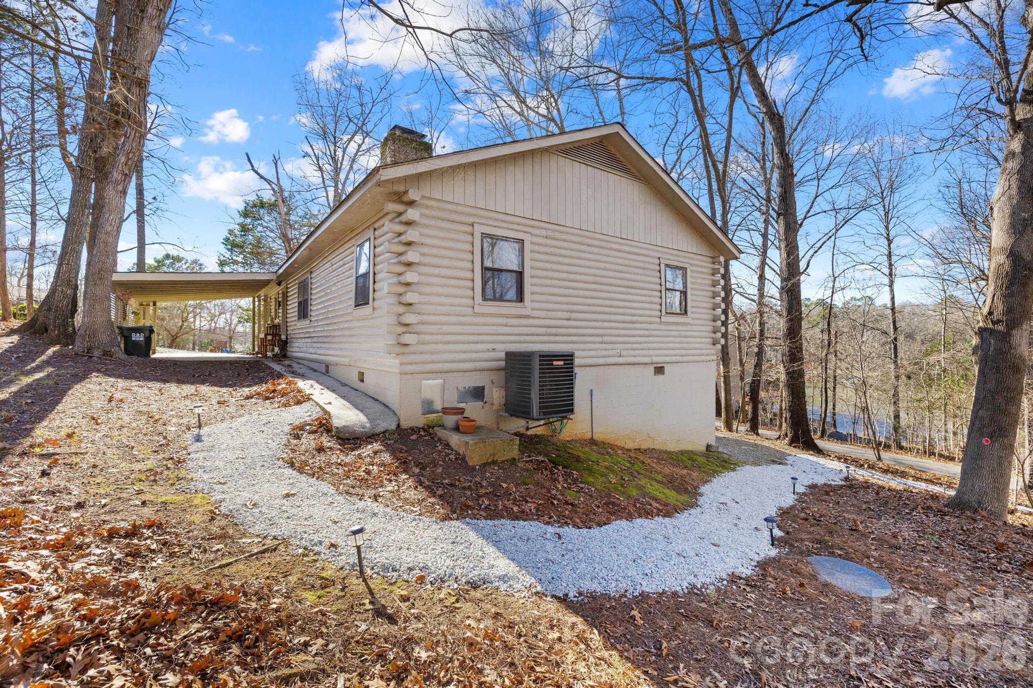 294 Carroll Cove — Clover